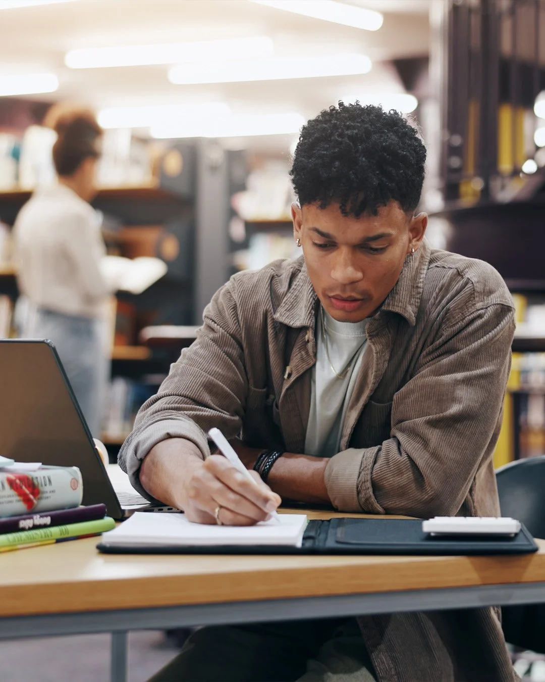 Picking a private student loan? 🎓

There&rsquo;s more to it than just the interest rate.

Before you choose, make sure you check:

✔️ Fixed vs. variable rates
✔️ APR (your real cost)
✔️ Repayment options
✔️ Fees + discounts
✔️ Cosigner policies

A l