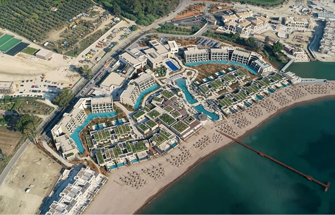 W Costa Navarino.png