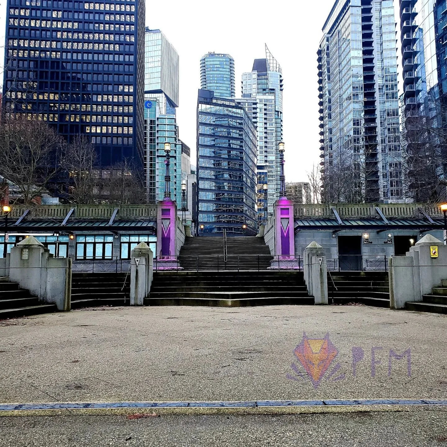 Went for a walk with a friend the other day and took this photo because I loved the colour and framing 😄 Vancouver has it's problems, but it's still a beautiful city.
#city #cityscape #cityphotography #photographer #vancouverphotographer #vancouver