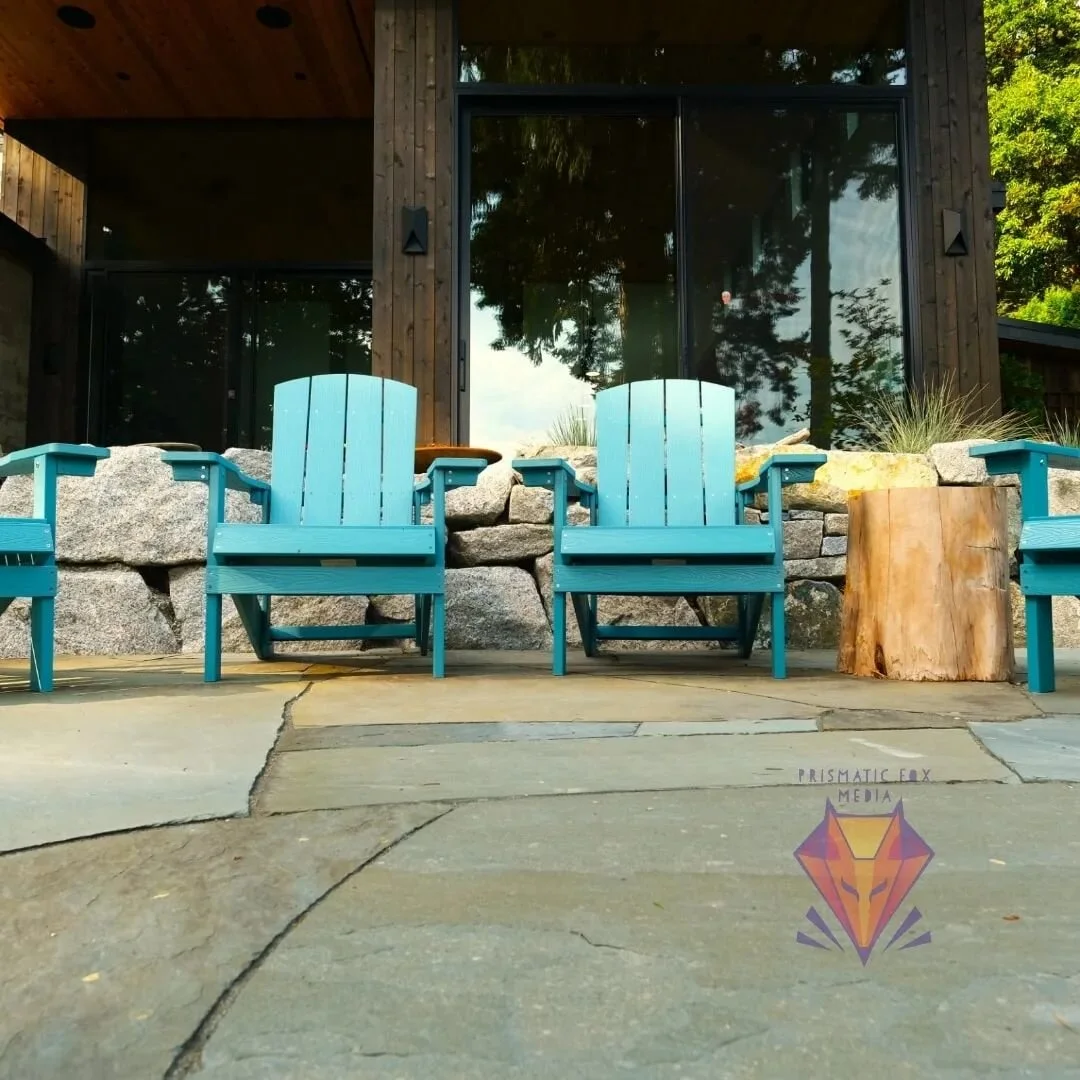 I miss summer already 😭
Organizing my photos today and found this one I took in early September. I like how it plays with symmetry and reflection, while the bright blue chairs draw the eye to the center of the image. 😄
#photography #artphotograph