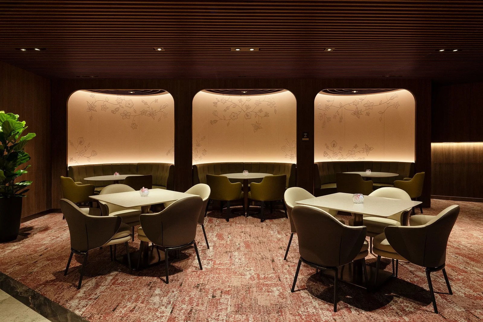 SilverKris First Class Lounge