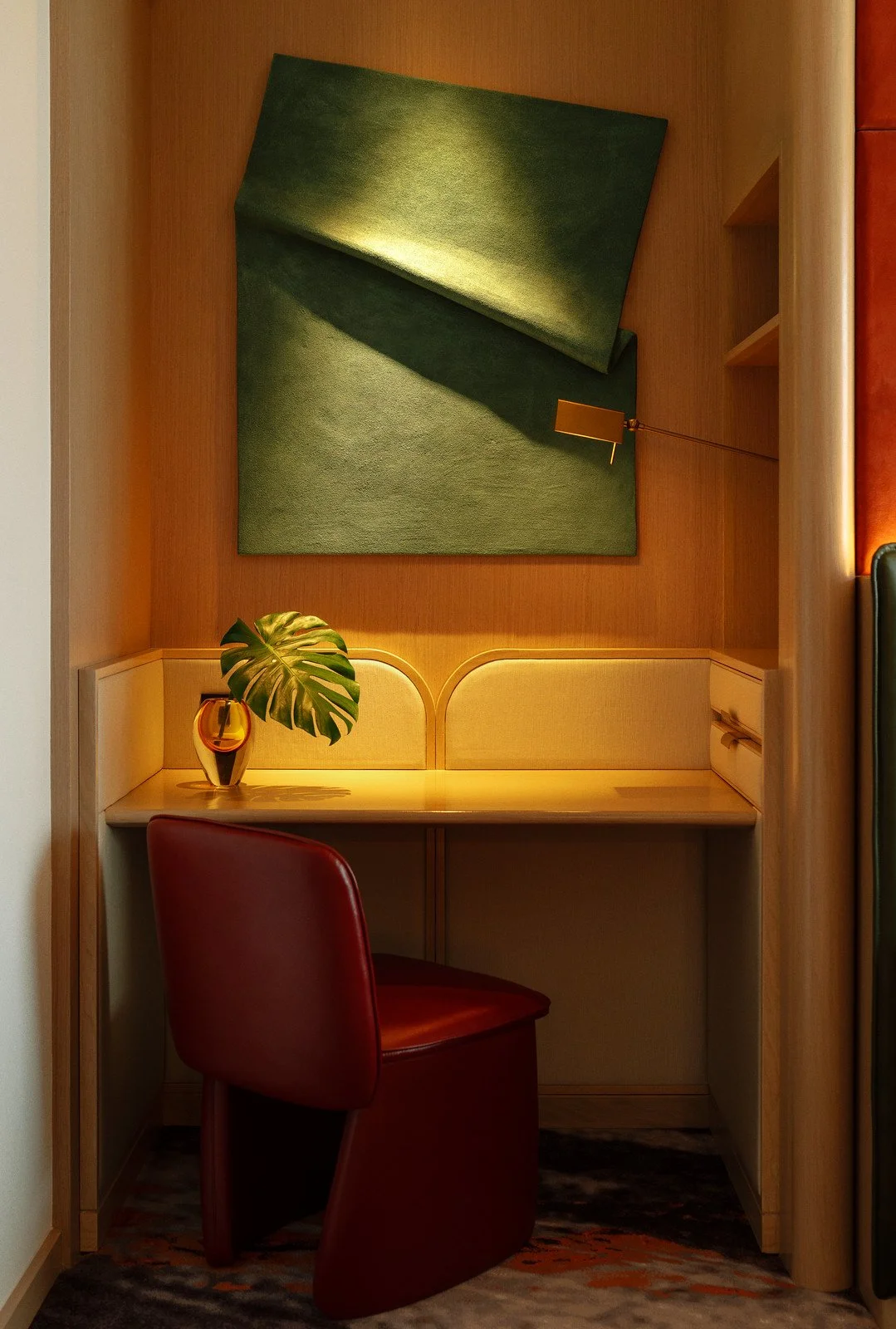 destinasian-kimpton-naluria-kuala-lumpur-guest-room-desk.jpg