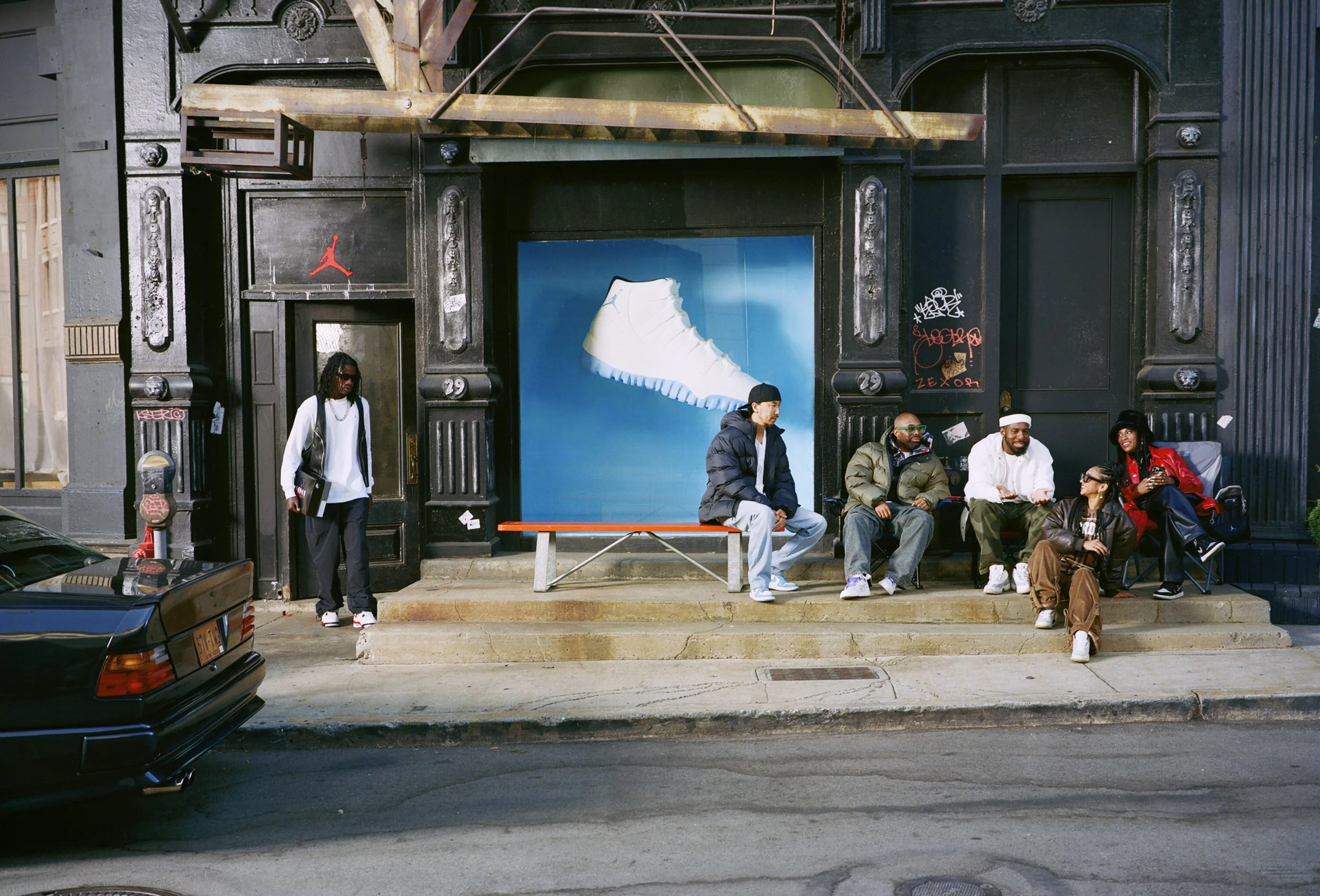 HO24_JD_AJXI_LegendBlue_BTS_LMR_02.jpg
