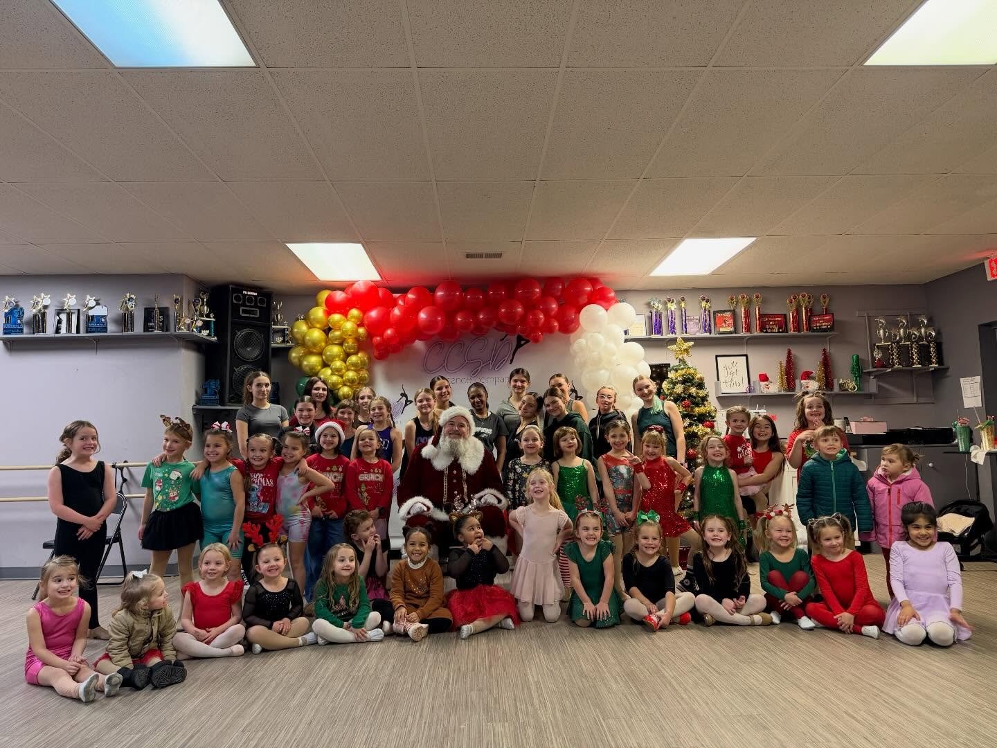 Santa made his final stop at CCSD on Wednesday visiting our Aldan classes! We have loved celebrating the holiday season with you all ❤️💚