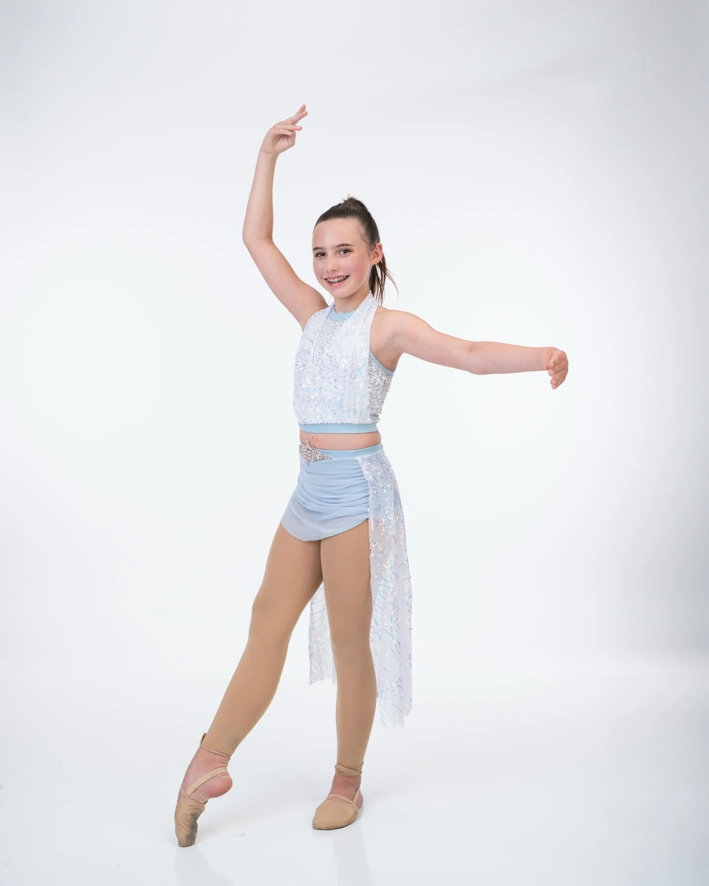 The cold never bothered me anyway 🎵❄️👸🏼 Hoping everyone has a great weekend! Stay warm ☃️