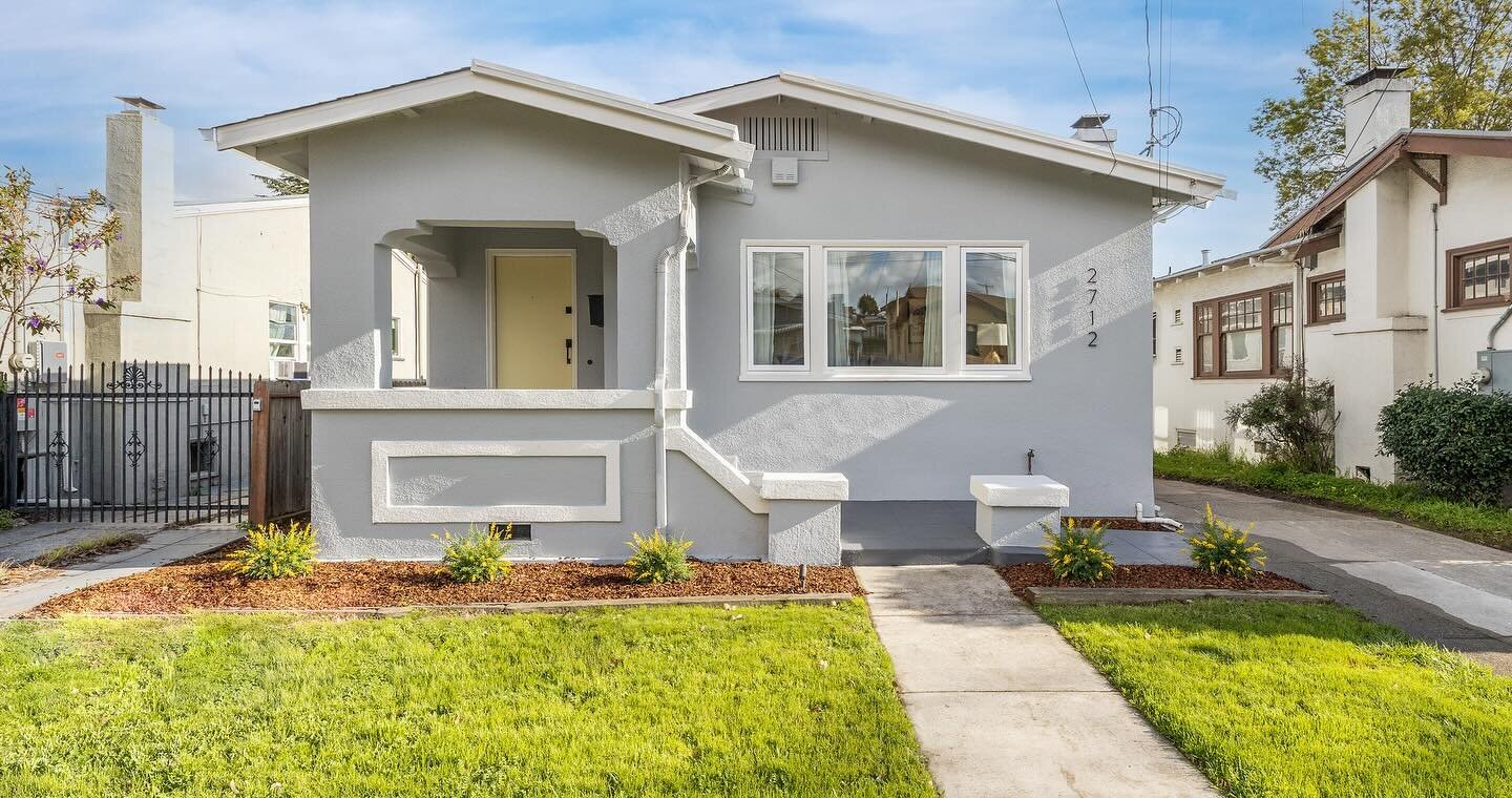 ⭐️ 2712 55th Street in Maxwell Park ⭐️

2 beds / 1 bath - offered for $649,000
Open Sunday from 2-4pm!

What we love about this home:
*Charming details 
*Updated and thoughtfully designed eat-in kitchen 
*Oversized dining room
*Large, flat yard
*Deta