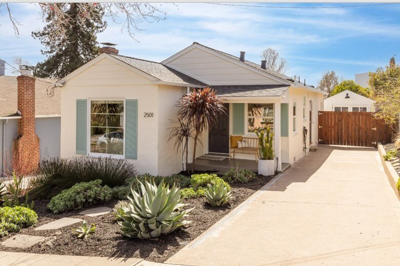 New listing alert! ⭐️⭐️
2501 Carmel Street in Oakland

Designer 2+ bed / 1 bath with updated kitchen, bath, detached bonus space ideal for a home office and a lovely yard perfect for entertaining! Upgrades galore. www.2501carmel.com