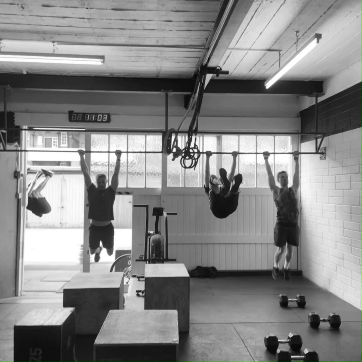 #toestobar #emomworkout #crossfit