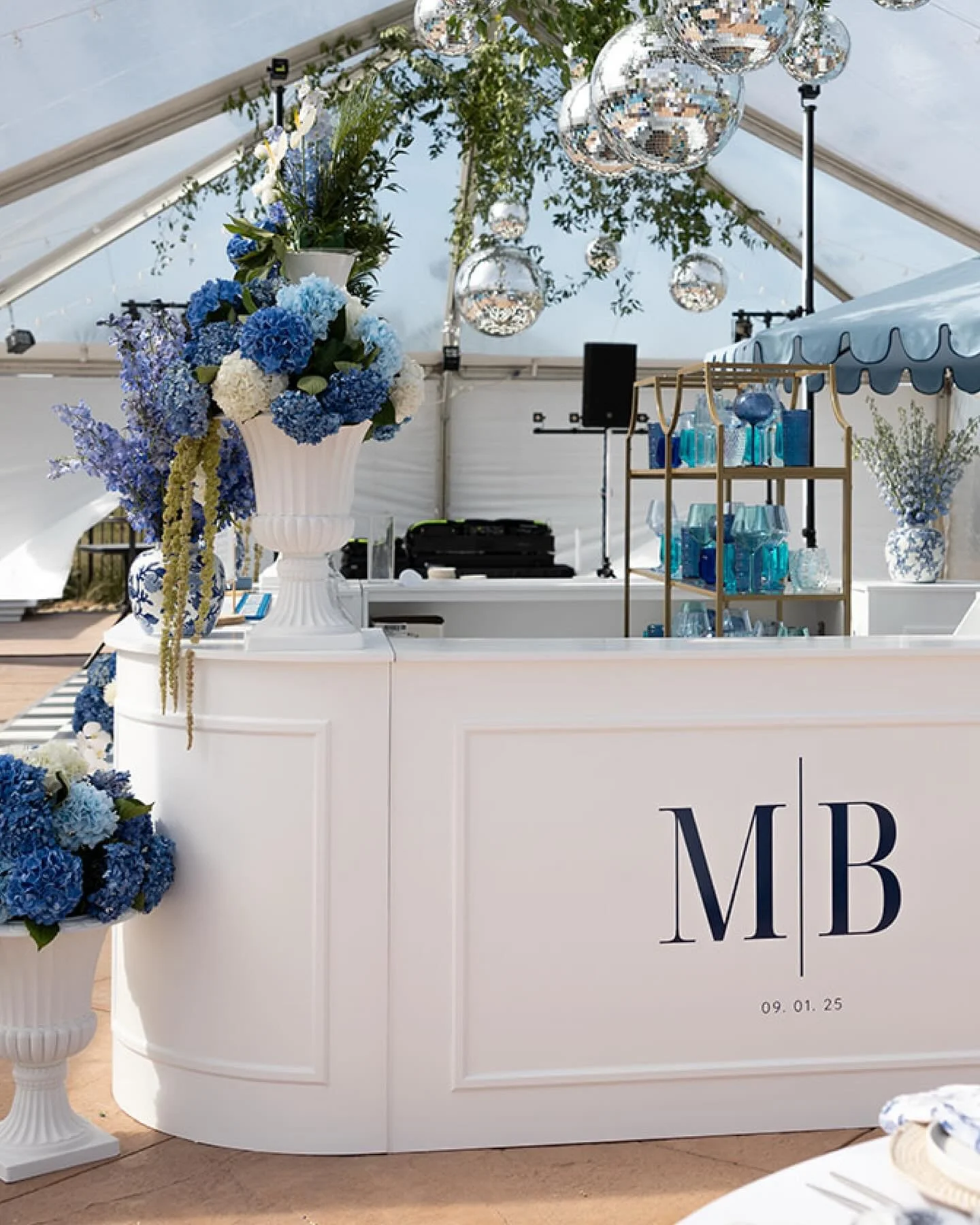 Maggie &amp; Bryan&rsquo;s coastal wedding fever dream,
where sea breeze met silver shimmer. Maggie&rsquo;s  vision centered around our new Kensington Square Bar, designed as the heartbeat of the celebration.

Under a canopy of floating disco balls a