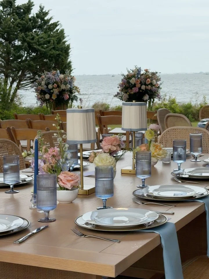 Taylor &amp; James proved that a little coastal rain shower only makes the love story better. ☔️✨

Between the soft showers, salty air, and bursts of laughter under clear umbrellas, their day felt like something straight from a seaside novel. Coastal