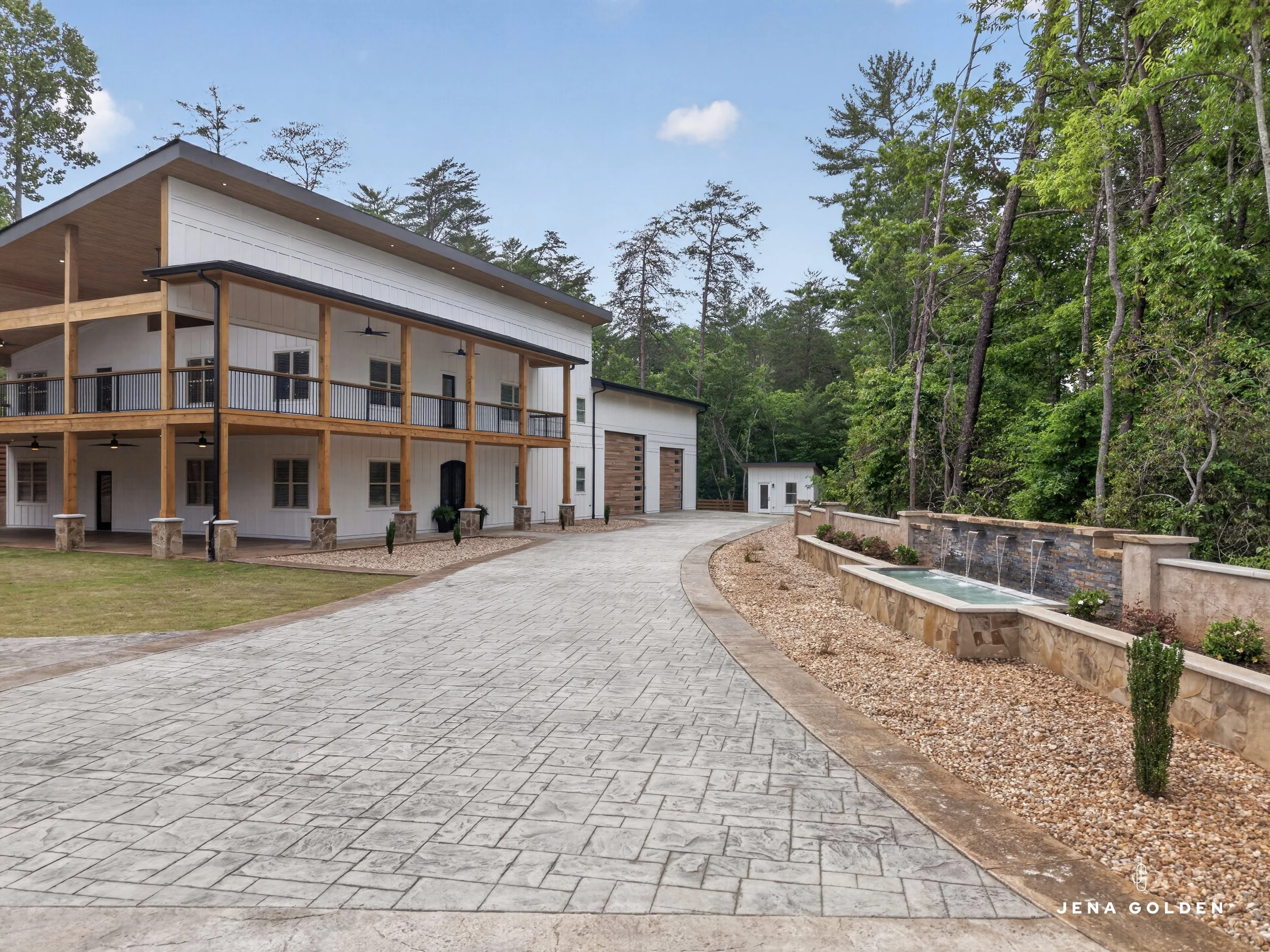 dahlonega-ga-luxury-home-jena-golden-realtor-03.jpg (Copy)