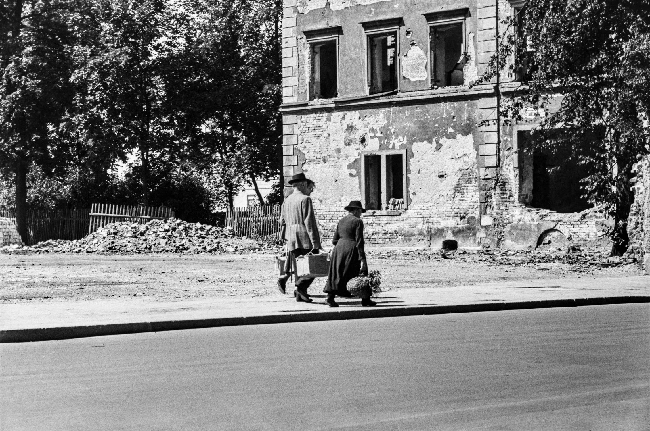Shelled building and rubble, Munich