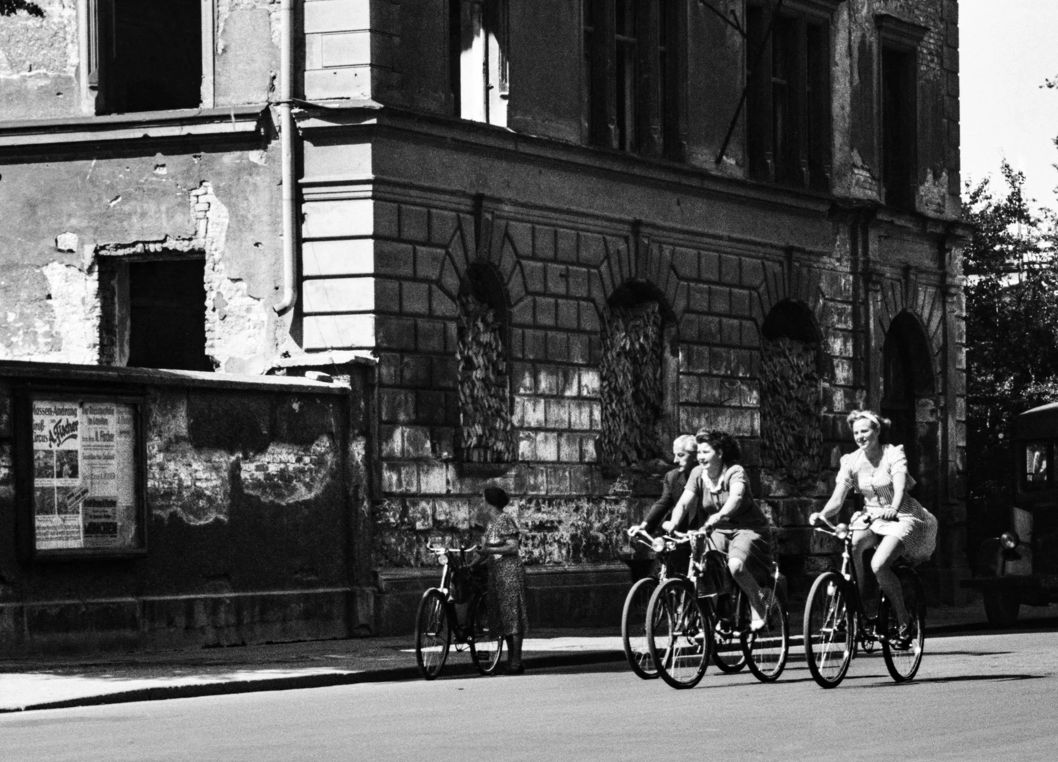 Cyclists, Munich