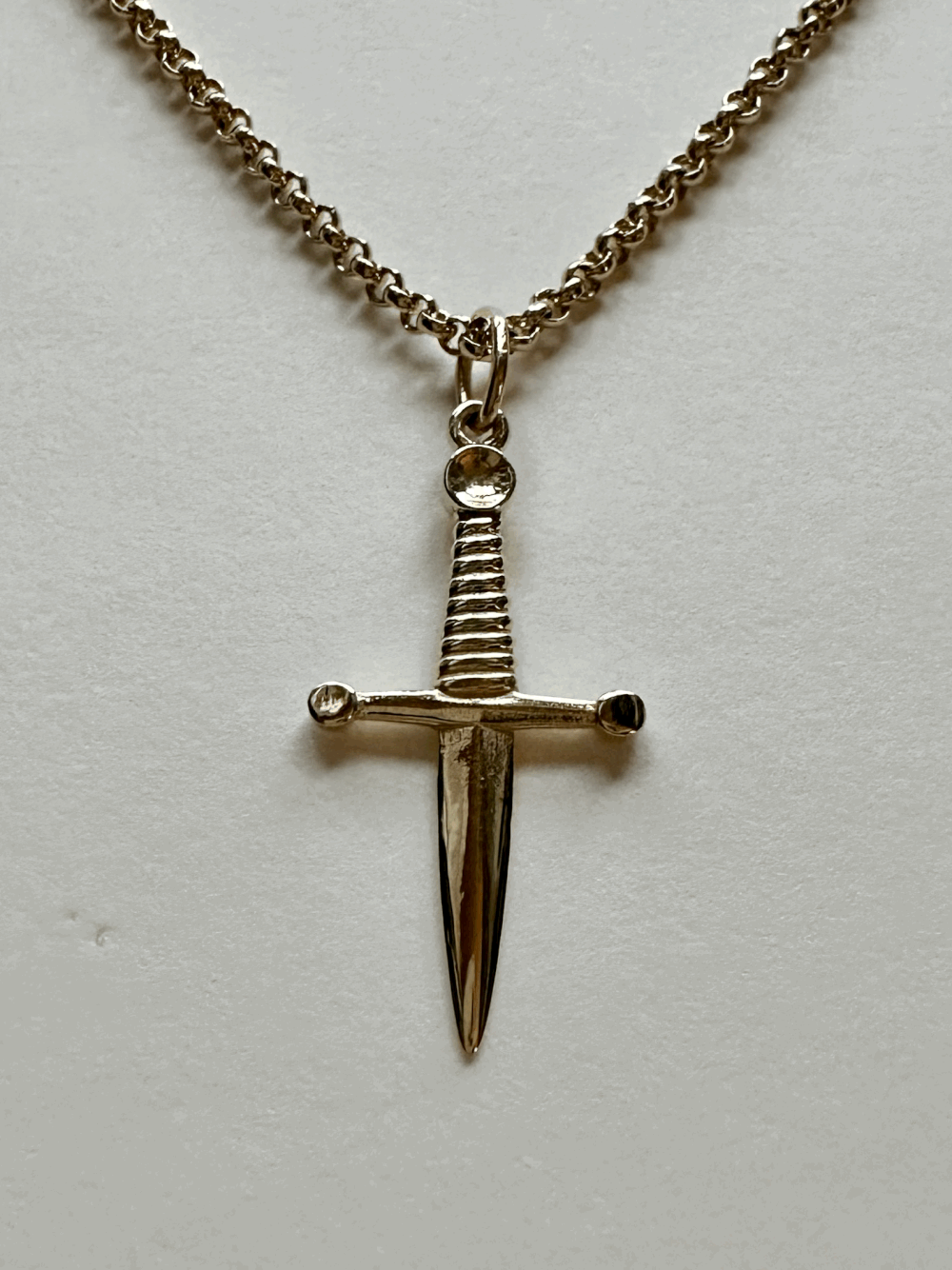 アクセサリー A&G Dagger Flamed Pendant Amazon.com: Claddagh Gold .925 Sterling Silver Dagger Charm
