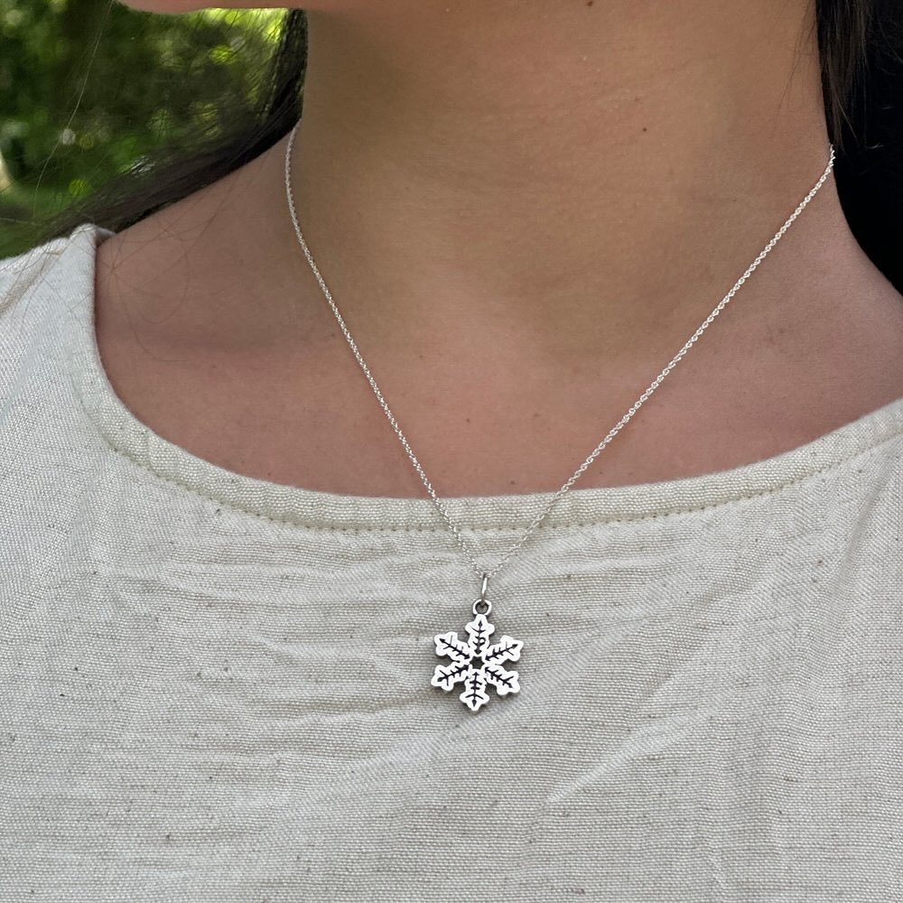 ❄️ Last night&rsquo;s first snowfall of the season has us dreaming of winter magic! ❄️

Celebrate the beauty of this enchanting season with our Snowflake Charm Necklace &mdash; a sparkling reminder of snow days, holiday cheer, skiing adventures, and 