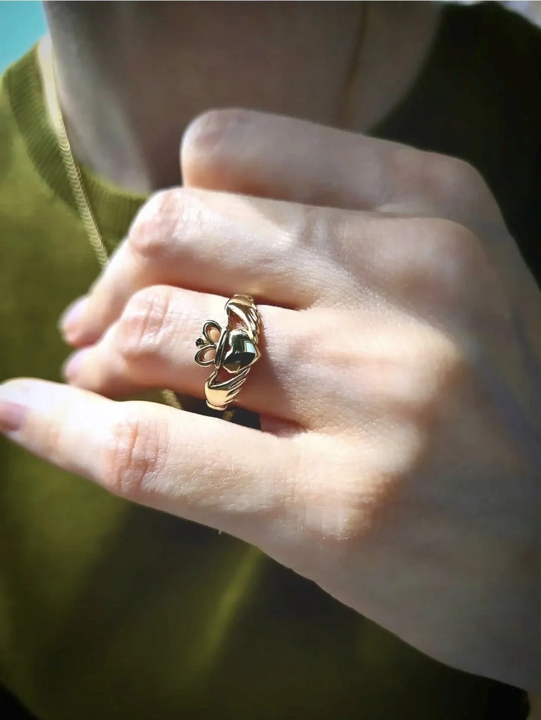 9ct gold Durrow claddagh ring