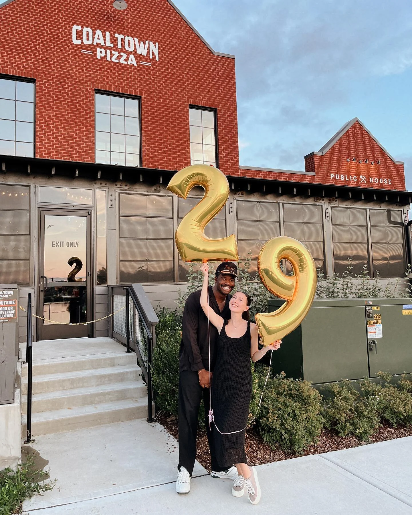 thanks for making a girl feel so loved 🥰🫶🏼 this weekend was a sweet one&mdash;time spent with my hunny and a small group of friends xo 

I&rsquo;m still working through messages and texts&mdash;how lucky am I ?? Thank you for flooding me with swee