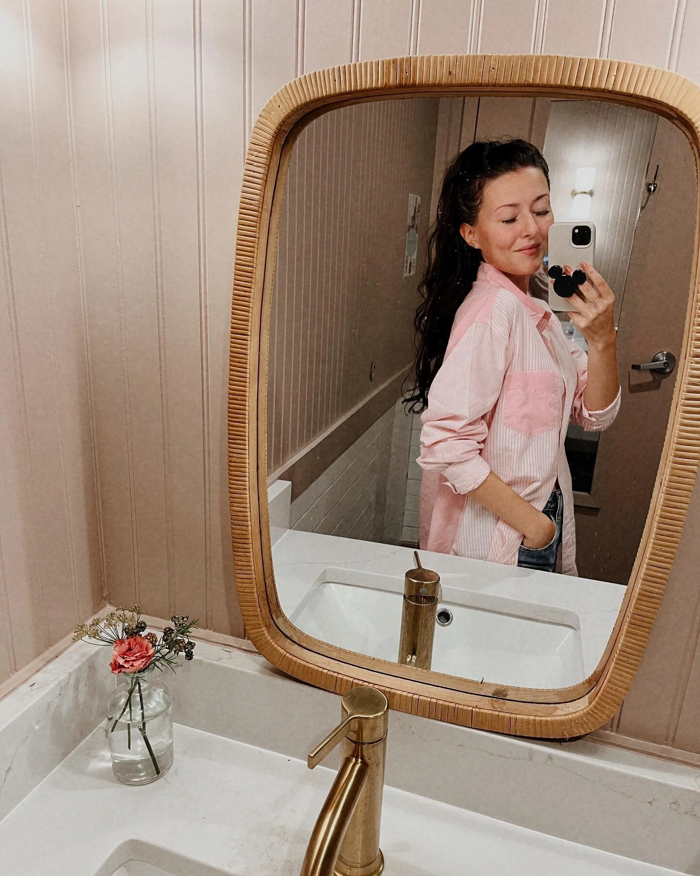 💖🎀🌸👛💅🏼💐

Bathroom selfie courtesy of my fave @flowerkitchentn ☕️✨
.
.
.
.
.
.
#pinkaesthetic #barbiestyle #barbiemovie #barbiegirl #nashvillelocal #nashvillecreatives #nashvillecreator #travelagent #nashvilletravelagent #disneycontentcreator #
