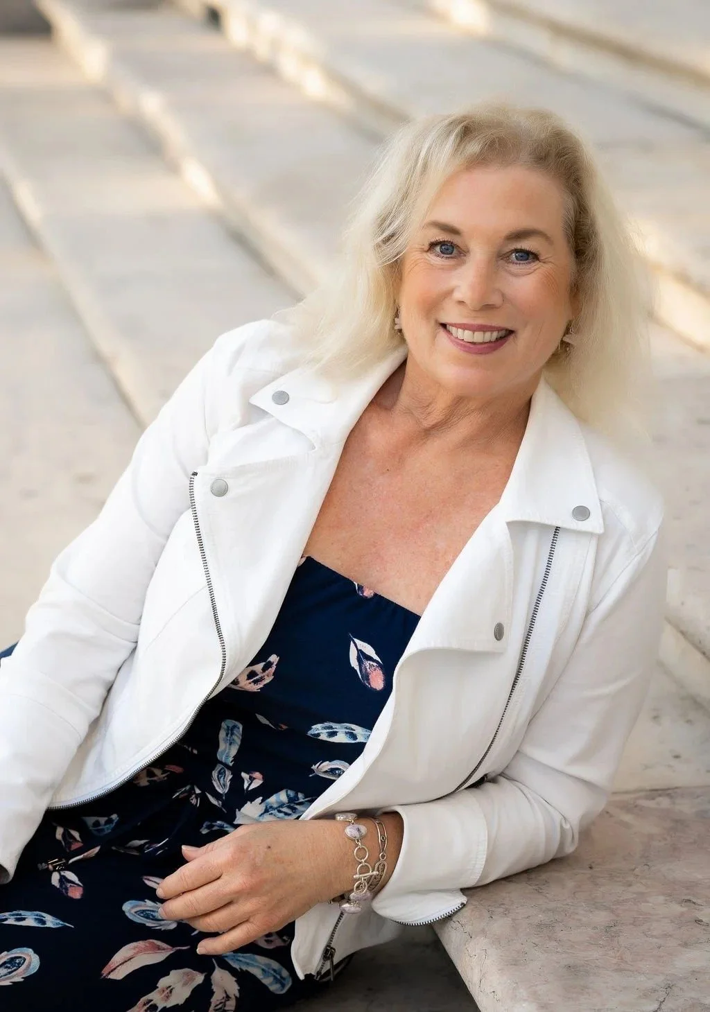 Portrait of Laura Stoia. Reiki practitioner, sound healer, and one-on-one coach