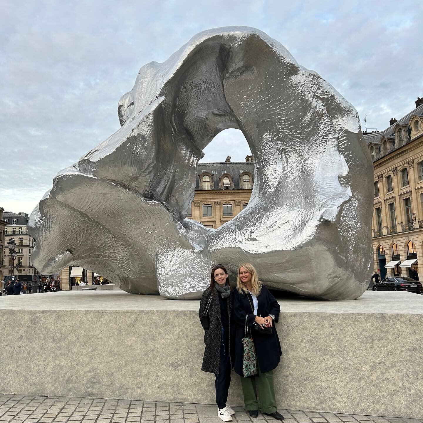 An embarrassment of outstanding sculpture, both indoor and out, last week in Paris. 

Urs Fischer @choasursfisher at Place Vend&ocirc;me presented by Gagosian @gagosian as part of Paris+ Par Art Basel&rsquo;s Public Program

Zanele Muholi @muholizane