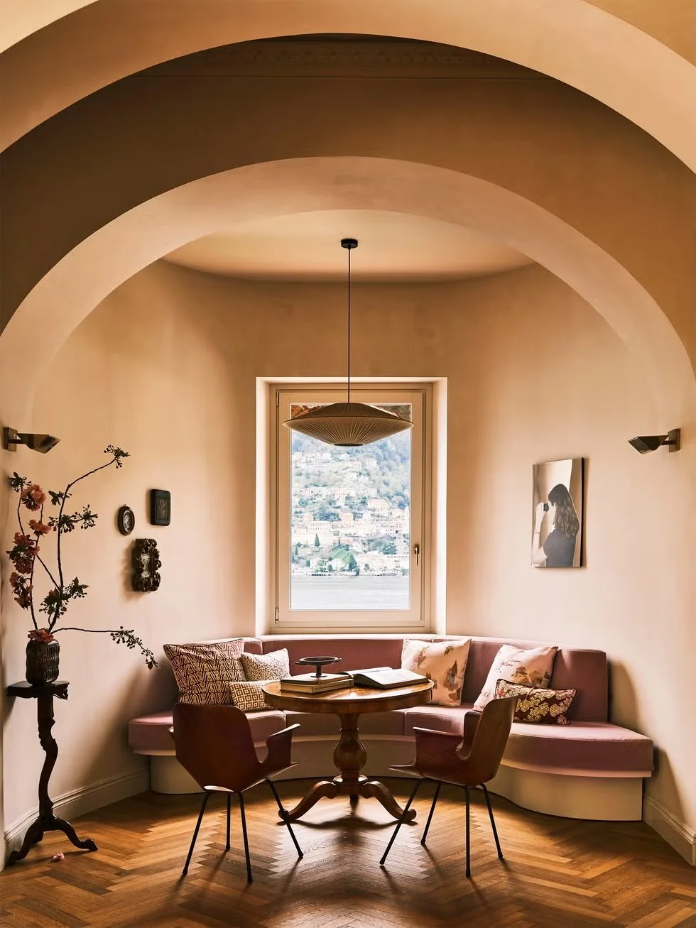  ELLE DECOR    How Two New Yorkers Transformed a Beloved Family Villa on Lake Como    Working across an ocean, navigating the shoals of family history and treasured heirlooms, Manhattan–based Studio DB granted a Lake Como home new glory. 