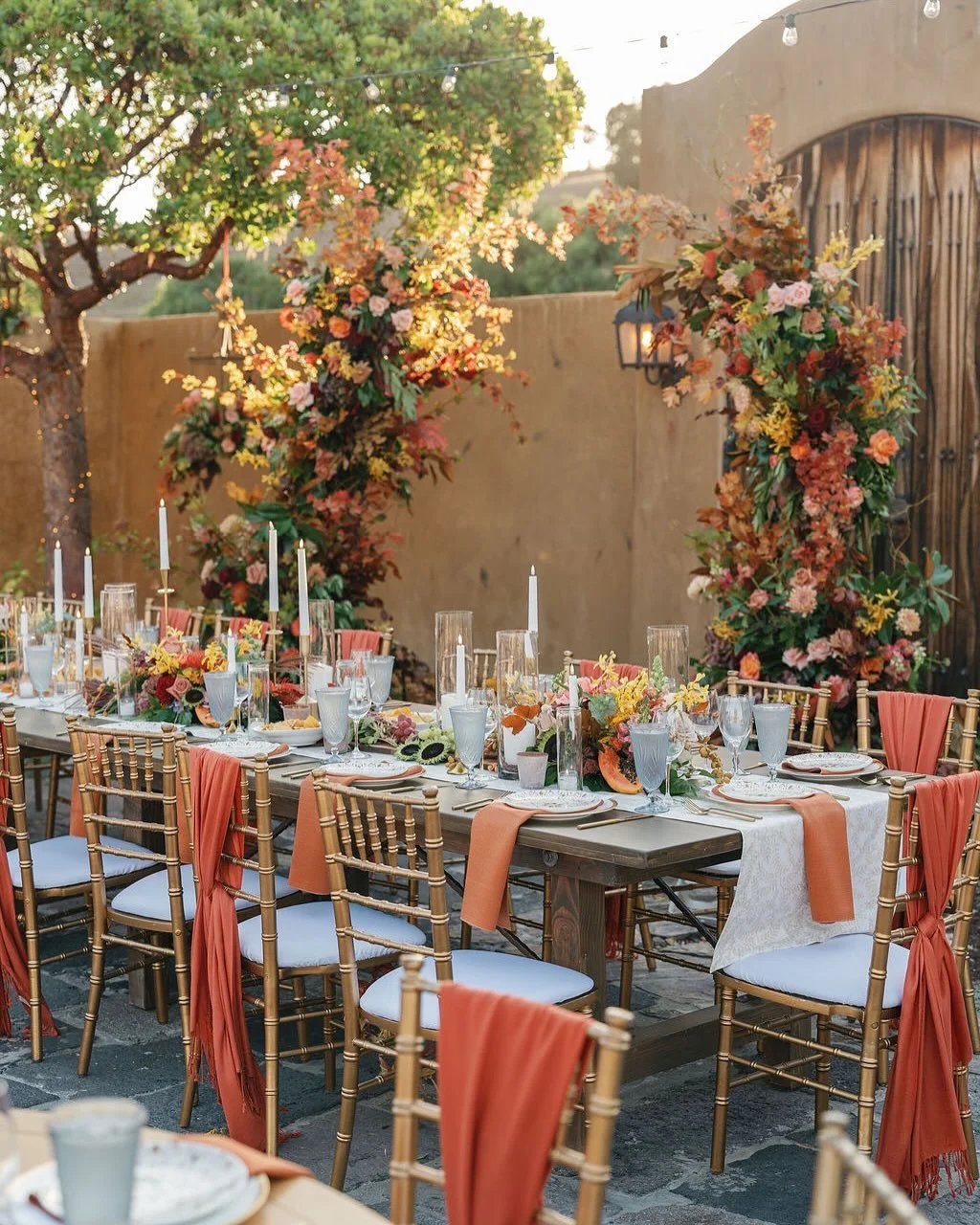 Who&rsquo;s going all-out with their Thanksgiving tablescapes this year?? 👀🍁 We are feeling inspired by S+J&rsquo;s fall palette from this past September! 

Planner: @paige.events 
Venue: @tpc_monterey 
Florals: @bloomsters 
Signage and Menus: @hap