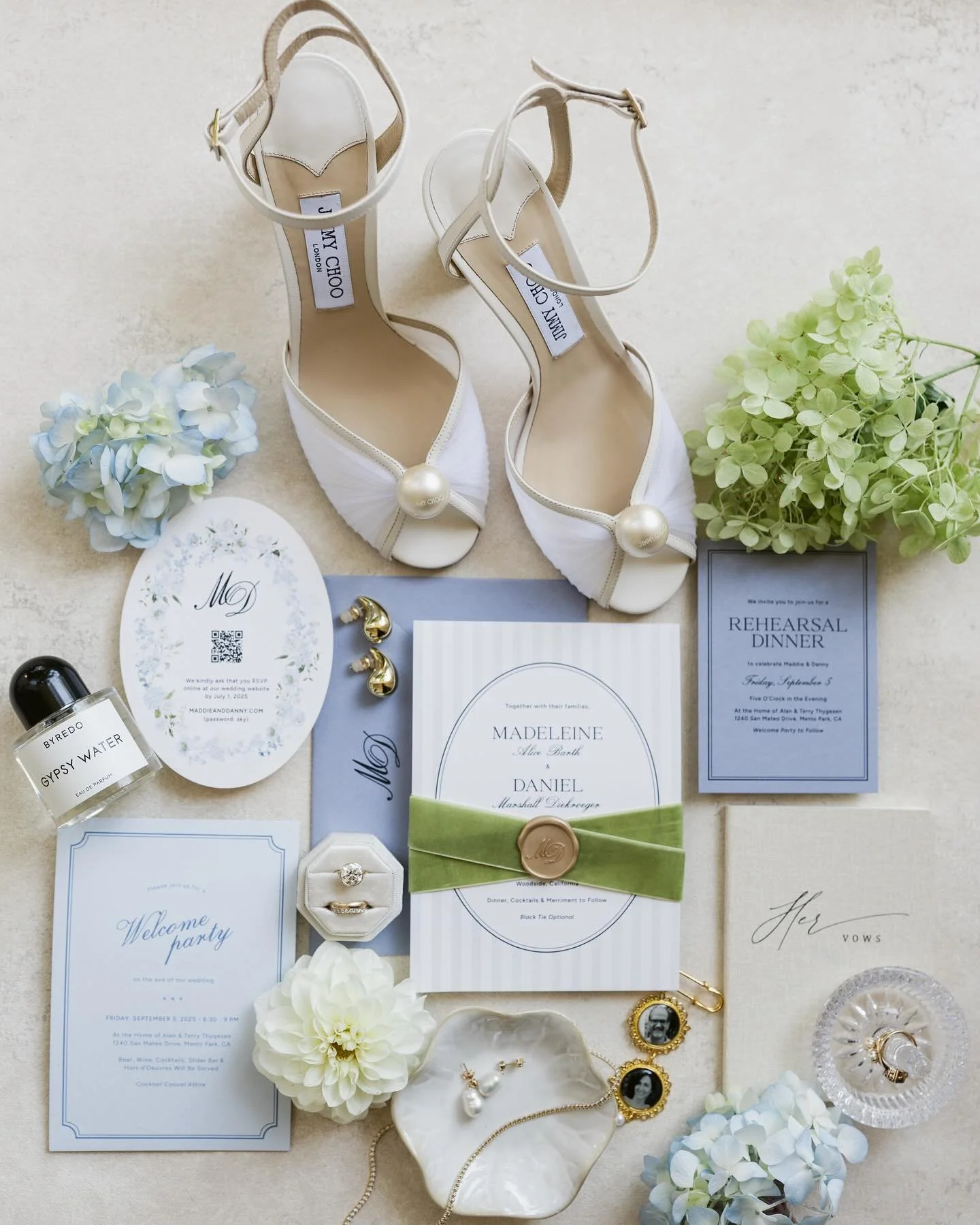 Something old, something new, something borrowed, something blue&hellip; 💙🤍 

Planner: @paige.events 
Venue: @menlocountryclub
Photography: @katluiphotography
Content Creator: @thecandidbride_ 
Floral: @amywestfloral
Rentals: @brighteventrentals @b