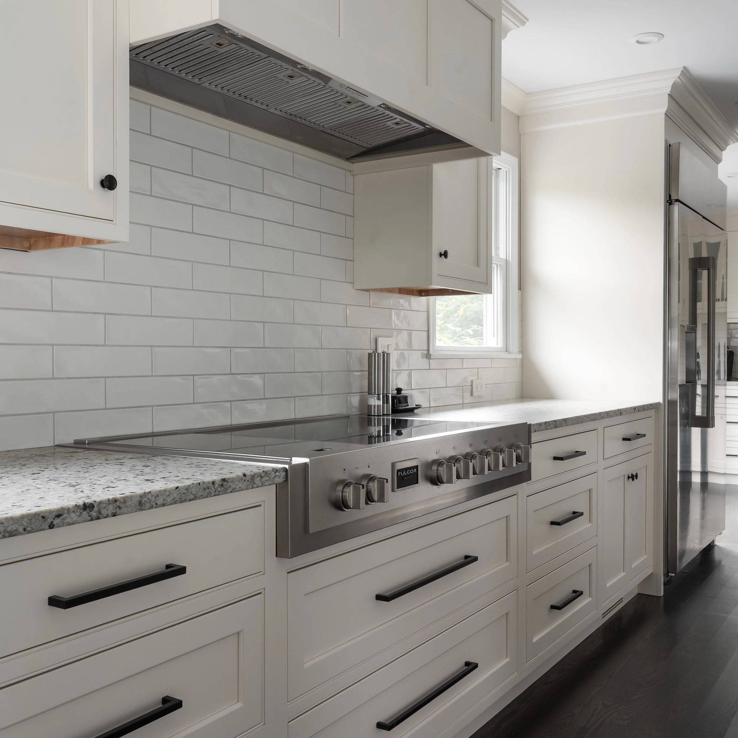 Fulgor induction range at our Hearthstone kitchen renovation.
▪️⠀⠀⠀⠀⠀⠀⠀⠀⠀
What can we build for you?
▪️⠀⠀⠀⠀⠀⠀⠀⠀⠀
#bobeckbuilt
▪️⠀⠀⠀⠀⠀⠀⠀⠀⠀
#qualityoverquanity #carpenter #buildingamerica #craftsmanship