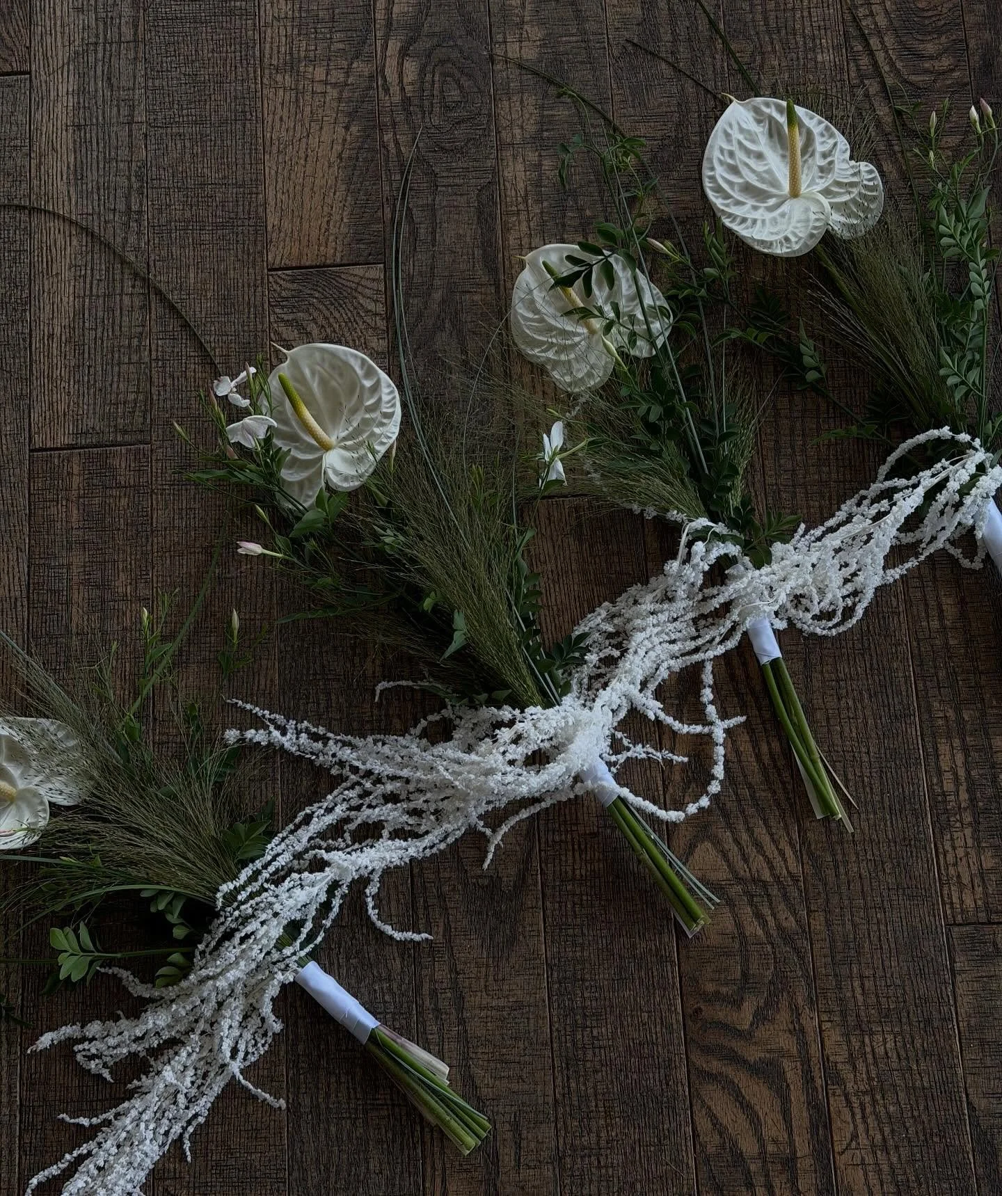 Bridesmaids bouquets 🤍