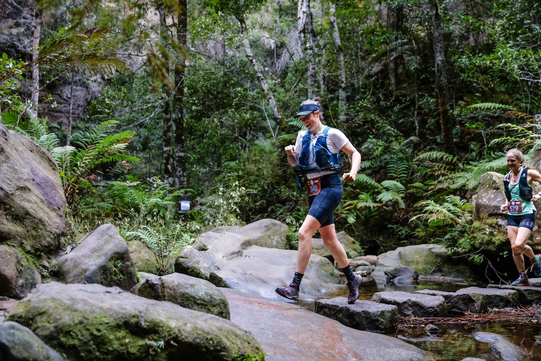 Dive Deep through the ancient walls of the Grand Canyon trail in either of the Hounslow 17k or Marathon 

#lushtrails #ferns #runwithnature