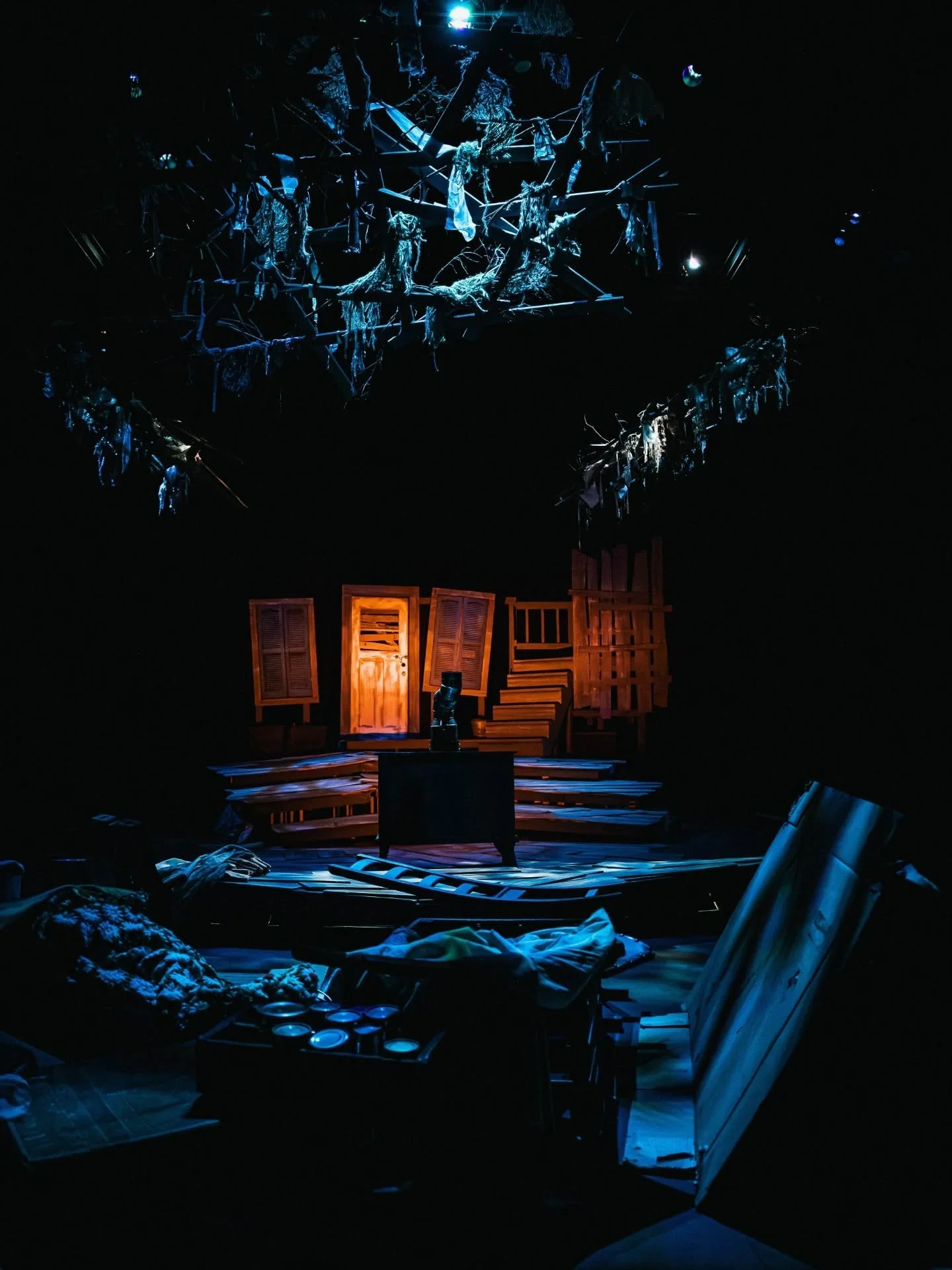 THE BIRDS
Minnesota State University, Mankato
@msutheatreanddance

We hung nests so the light could cut through.
⠀
lighting design: Matthew Bryan Walsh @matthewbryanwalsh
⠀
director: Heather E. Hamilton
set design: John David Paul
sound design: Benji