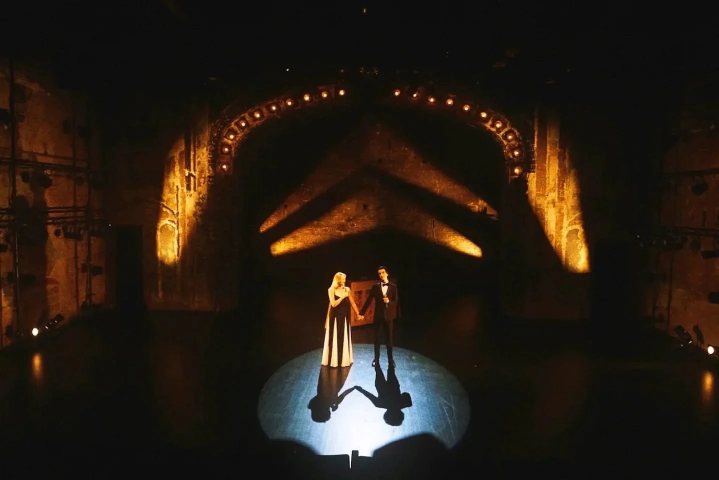 𝘑𝘢𝘳𝘰𝘥 𝘢𝘯𝘥 𝘑𝘶𝘭𝘪𝘢: 𝘓𝘪𝘷𝘦 𝘢𝘵 𝘛𝘩𝘦 𝘚𝘰𝘶𝘵𝘩𝘦𝘳𝘯
@southerntheater 

ACTF entry 2025

production conceived by: Jarod Connor-Moss, Julia Bell
lighting designer: Matthew Walsh

#litbywalsh #matthewbryanwalsh #lightingdesigner #theater