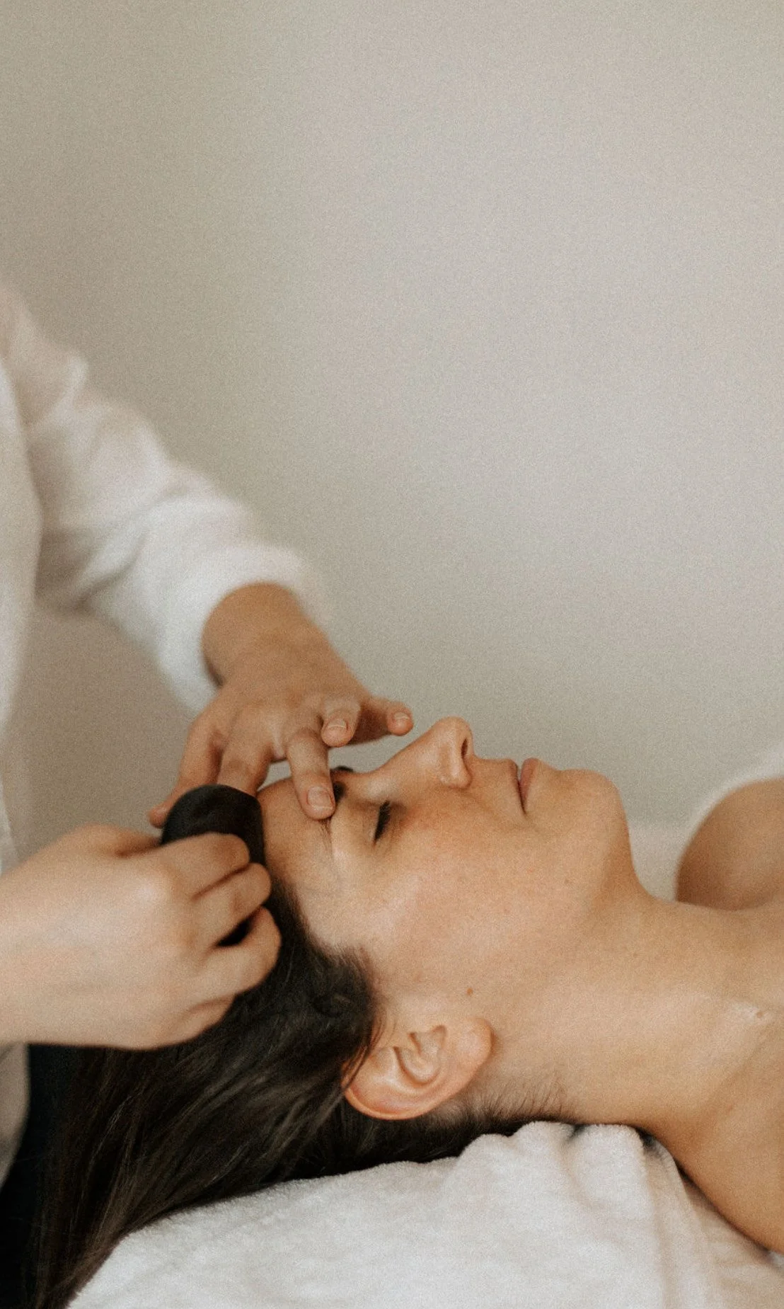 Warm herbal oil scalp massage to calm the nervous system, nourish the scalp, and encourage healthy hair and deep relaxation.