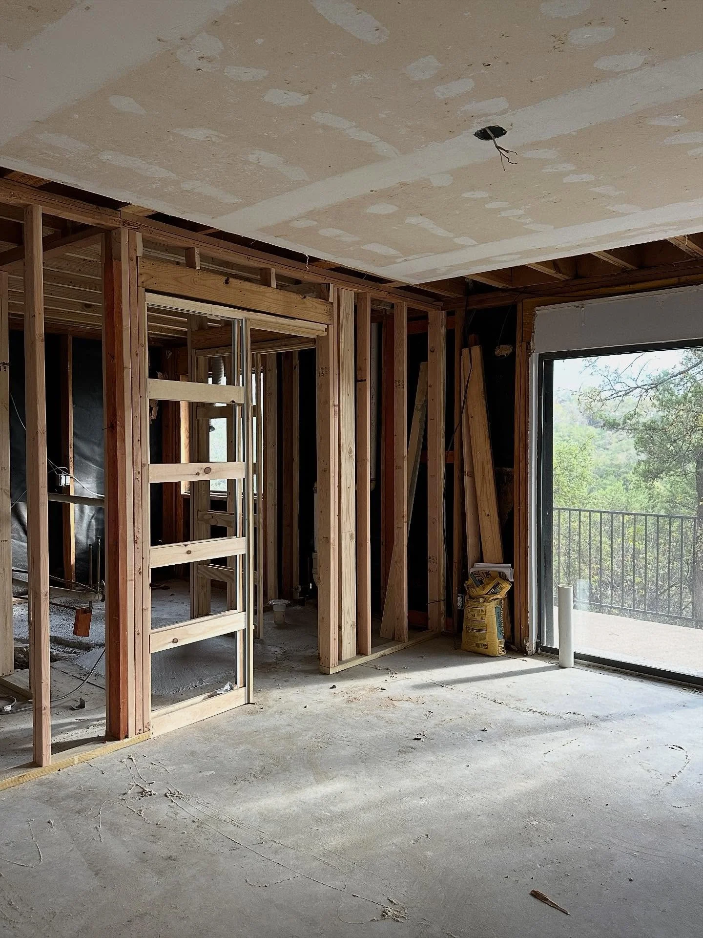 These pics are probably boring construction pics to you BUT&hellip;

The progress is veryyyyy exciting for my clients and I! Look at those views! And the light!! ✨

#jg70ssplitlevel