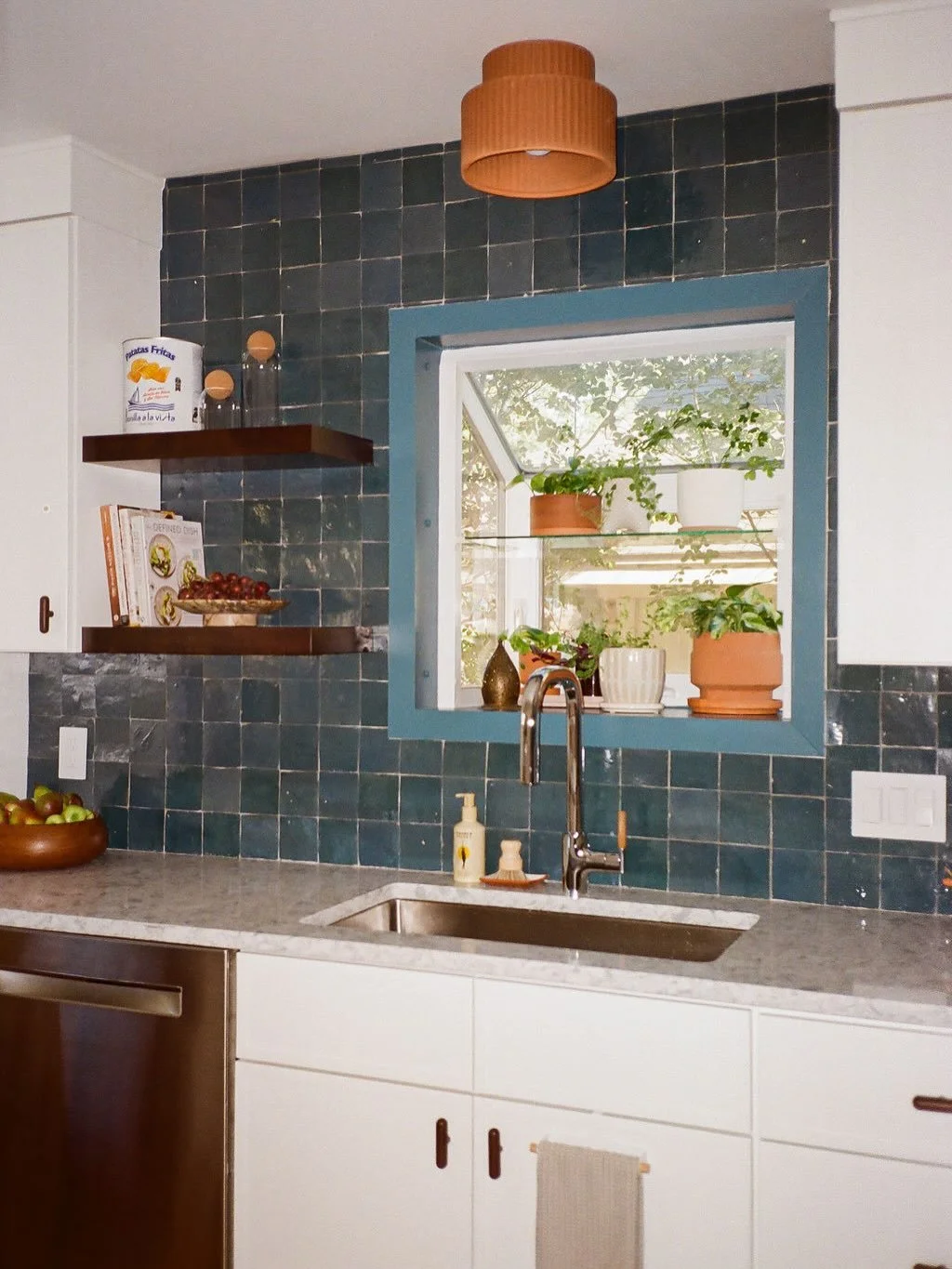 My kitchen catalog✨

I have a few kitchens in the pipeline. Makes me wanna update my own&hellip;maybe next year??? 

Pics 1-3 by @kimjones.photo 
Pics 6-9 by @armadilloarchphoto 

Keywords:
Interior design, Lockhart interior designer, Austin interior