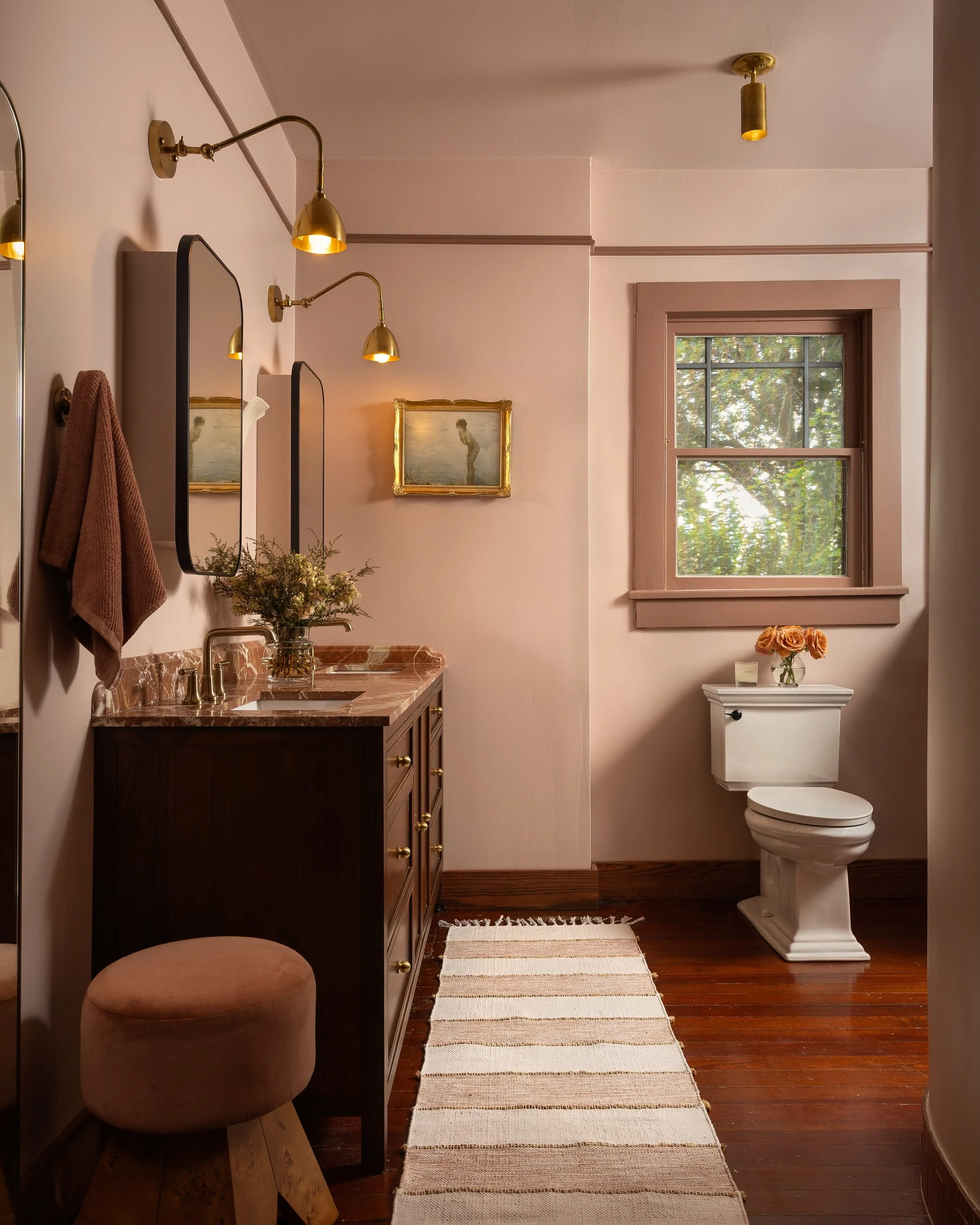 Surprise! I&rsquo;m back with my Deco Daydream project reveal✨

We started with a millennial gray blank slate. Now, my client says, &ldquo;It feels like I&rsquo;m on vacation every time I step in there.&rdquo;

This bathroom blends the charm of a sma