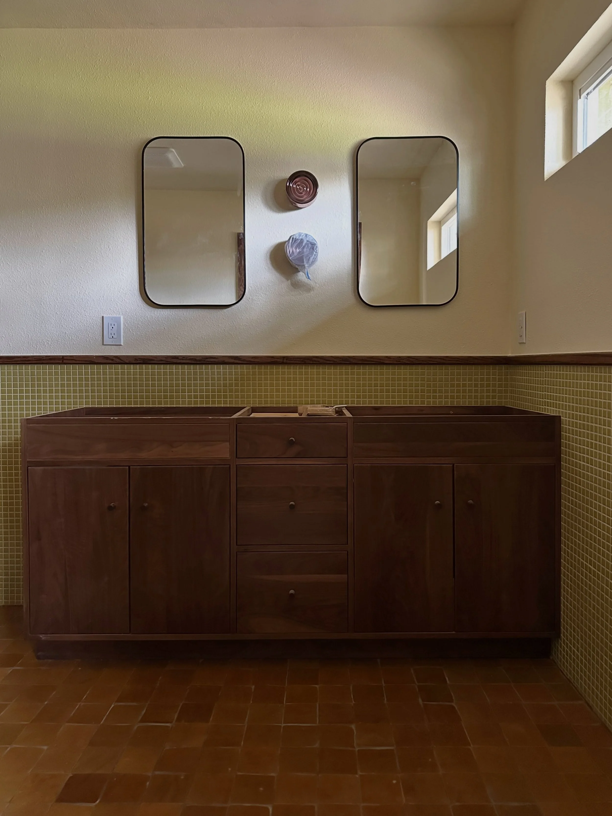 Every single night
I pray that my tile&rsquo;s sittin&rsquo; right
Main bathroom, my grout lines are so tight
Designer in control, I feel like patrol

PS, this house is looking so good, I&rsquo;m obsessed. 

#jgmidcenturytreehouse #lockhart #lockhart