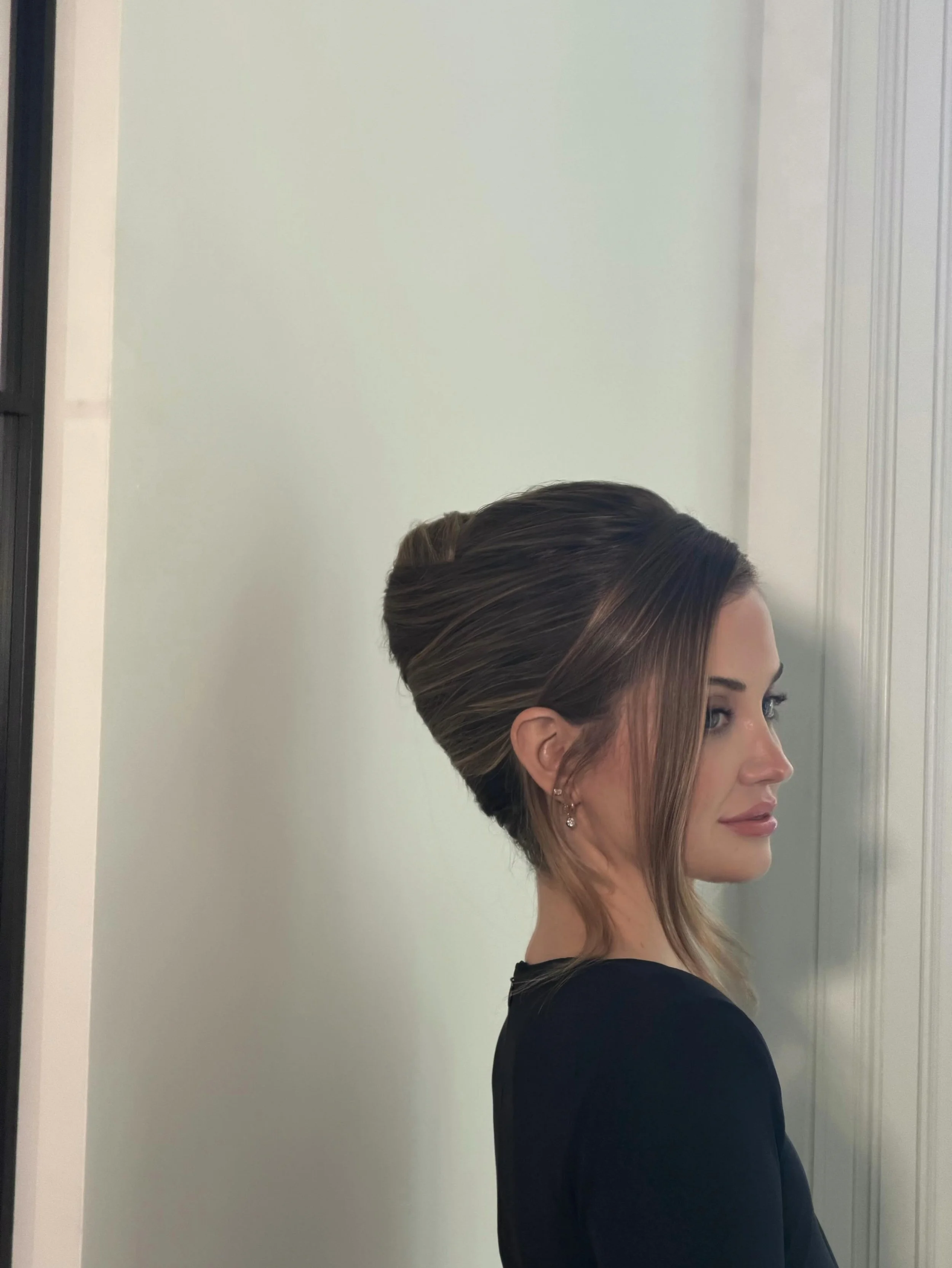 @elizabethgracehand 

hair @rosibeldeljesus 
makeup @lilachilds