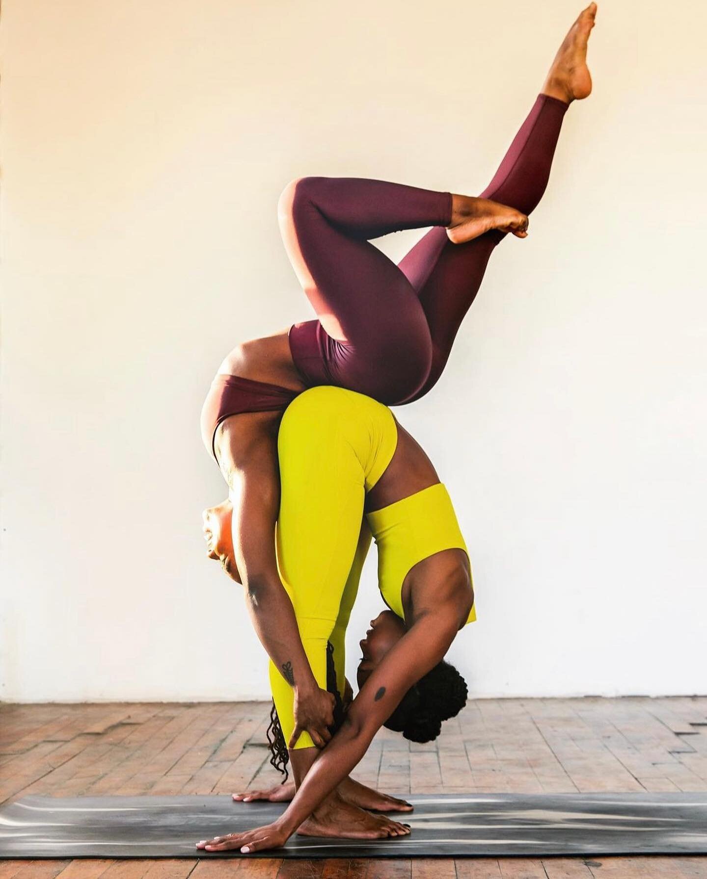 Who's that person(s) that held you up recently?⁠
⁠
Tag them below, and let them know you're grateful for their love and grounding strength! 😌❤️⁠
⁠
🧘🏽&zwj;♀️: @ fulloutflows 

&bull;
&bull;
#blackwomensyoga #BlackGirlYoga #BlackYogis #blackyogi #Si