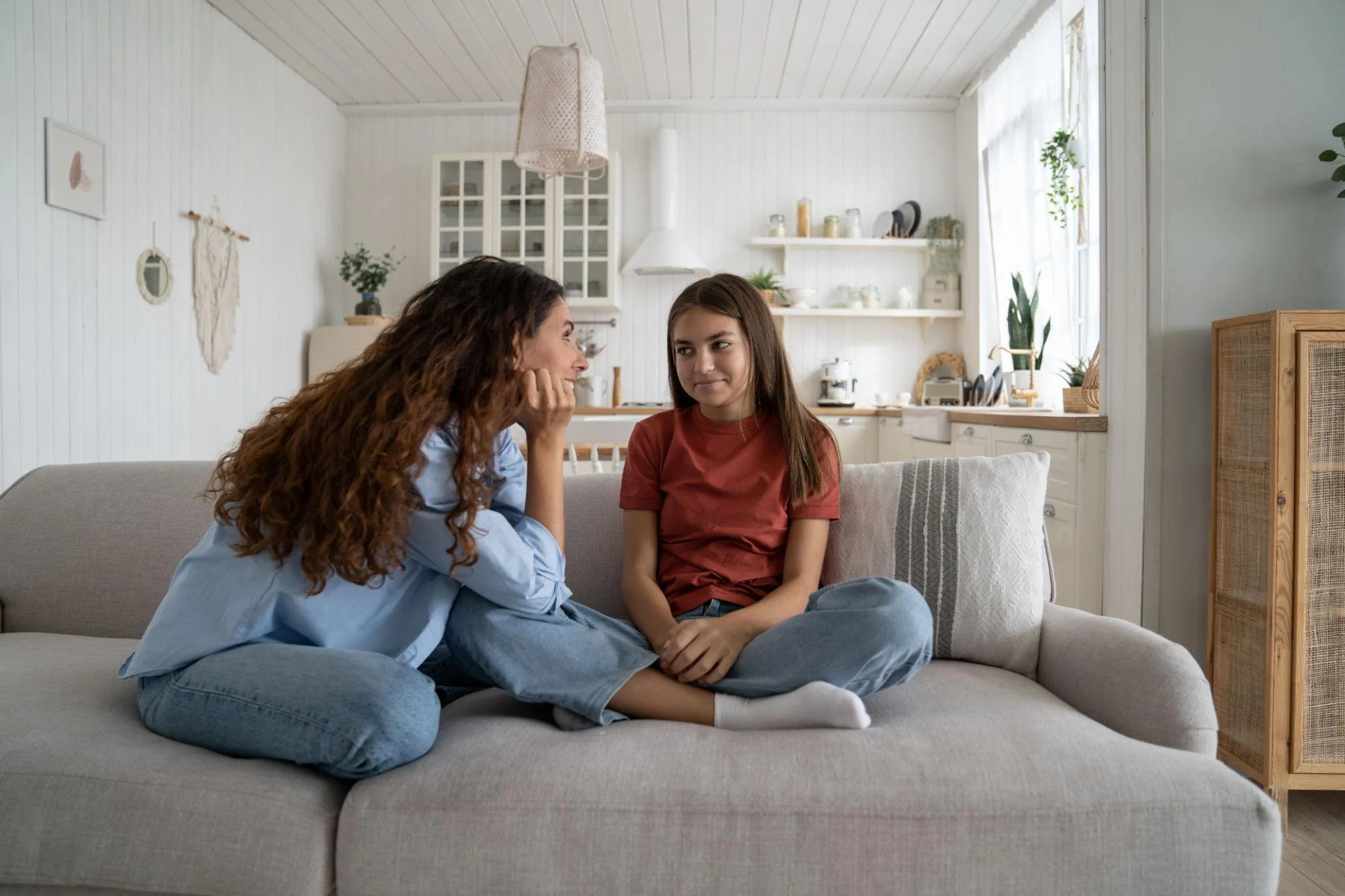 Mom and teenager bonding on the couch, representing healing and teen counseling services in Arizona.