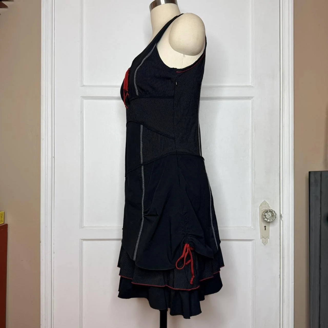 cachecacheblackandreddress4.JPG