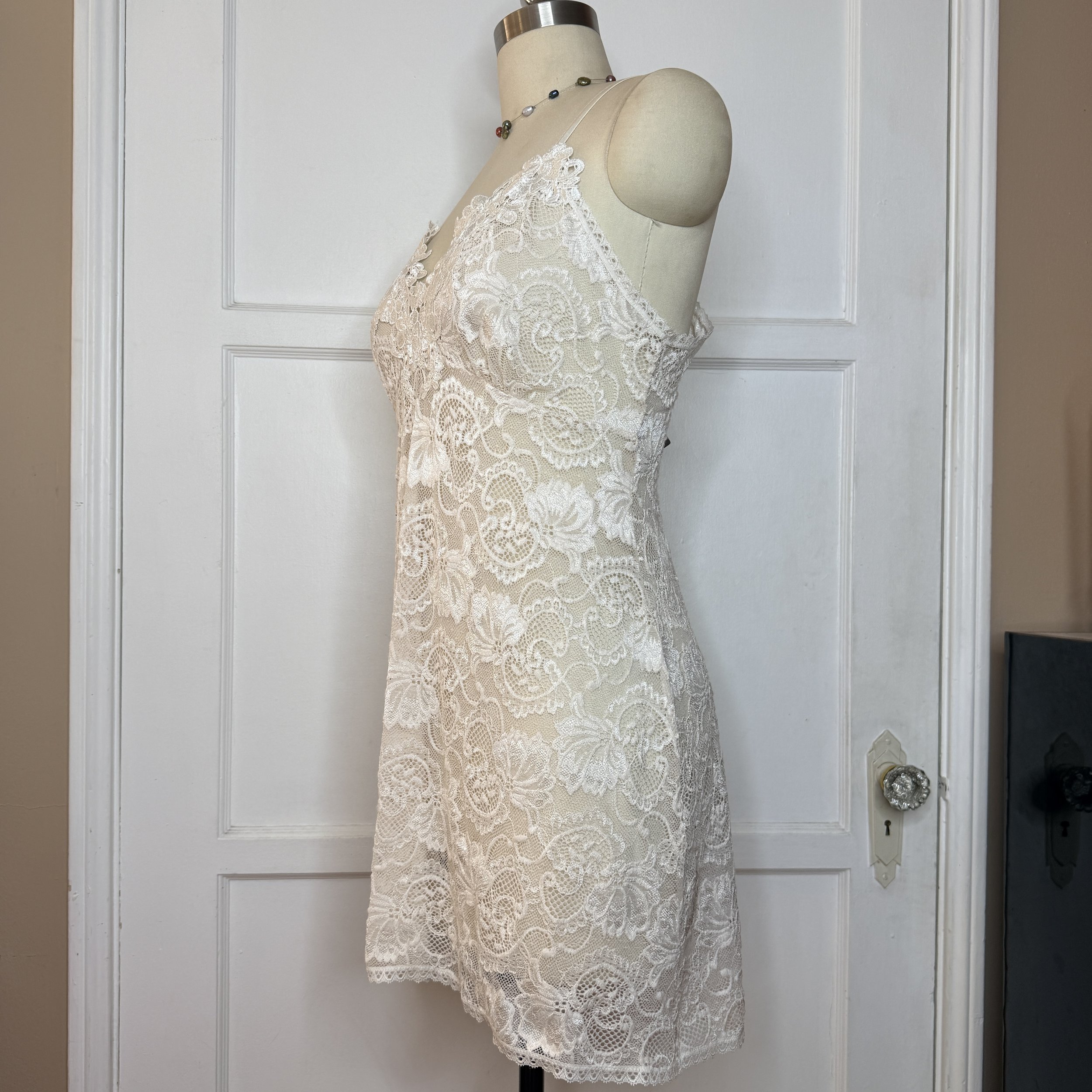 lineadonatellawhitelacedress3.jpg