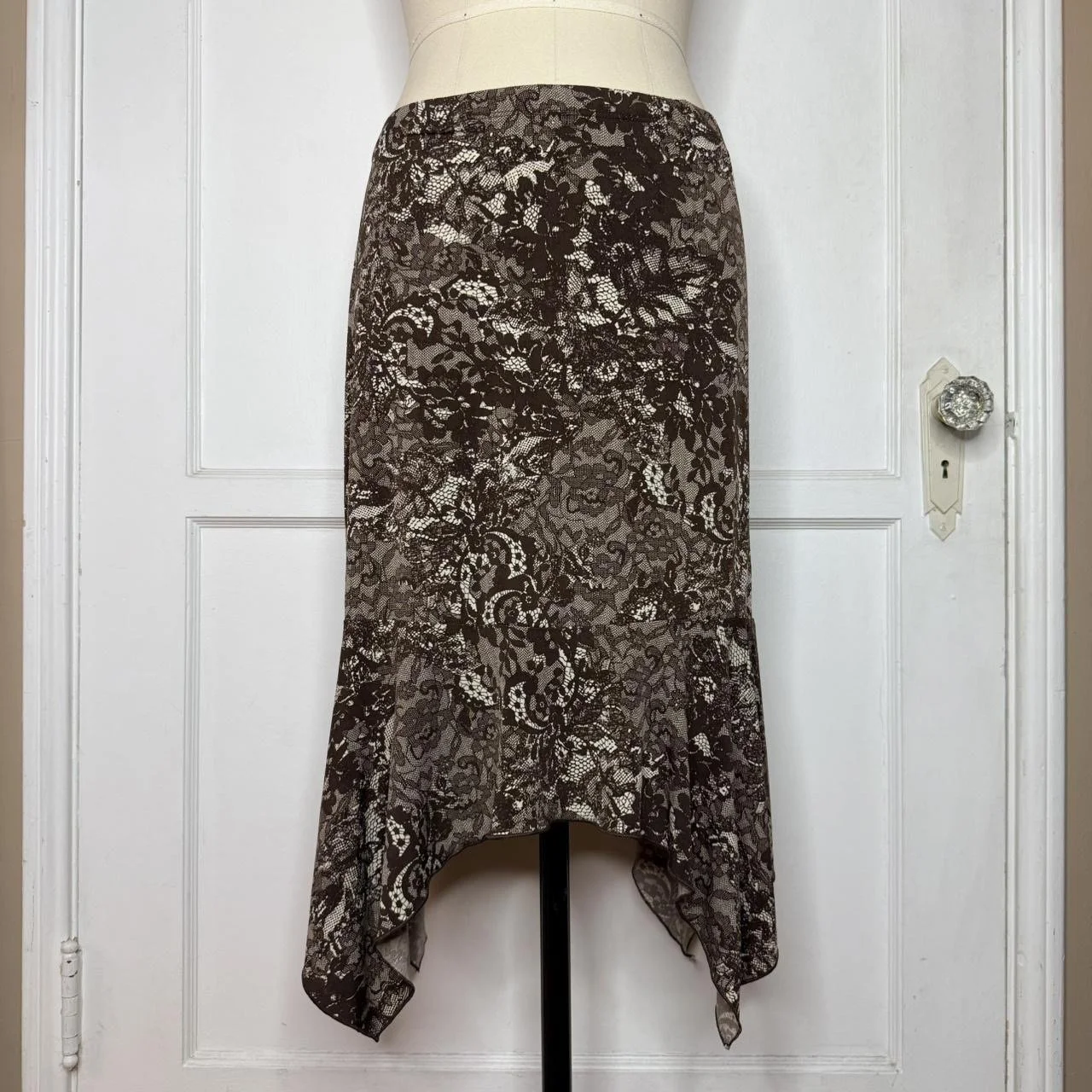 vol1brownlaceprintskirt1.JPG