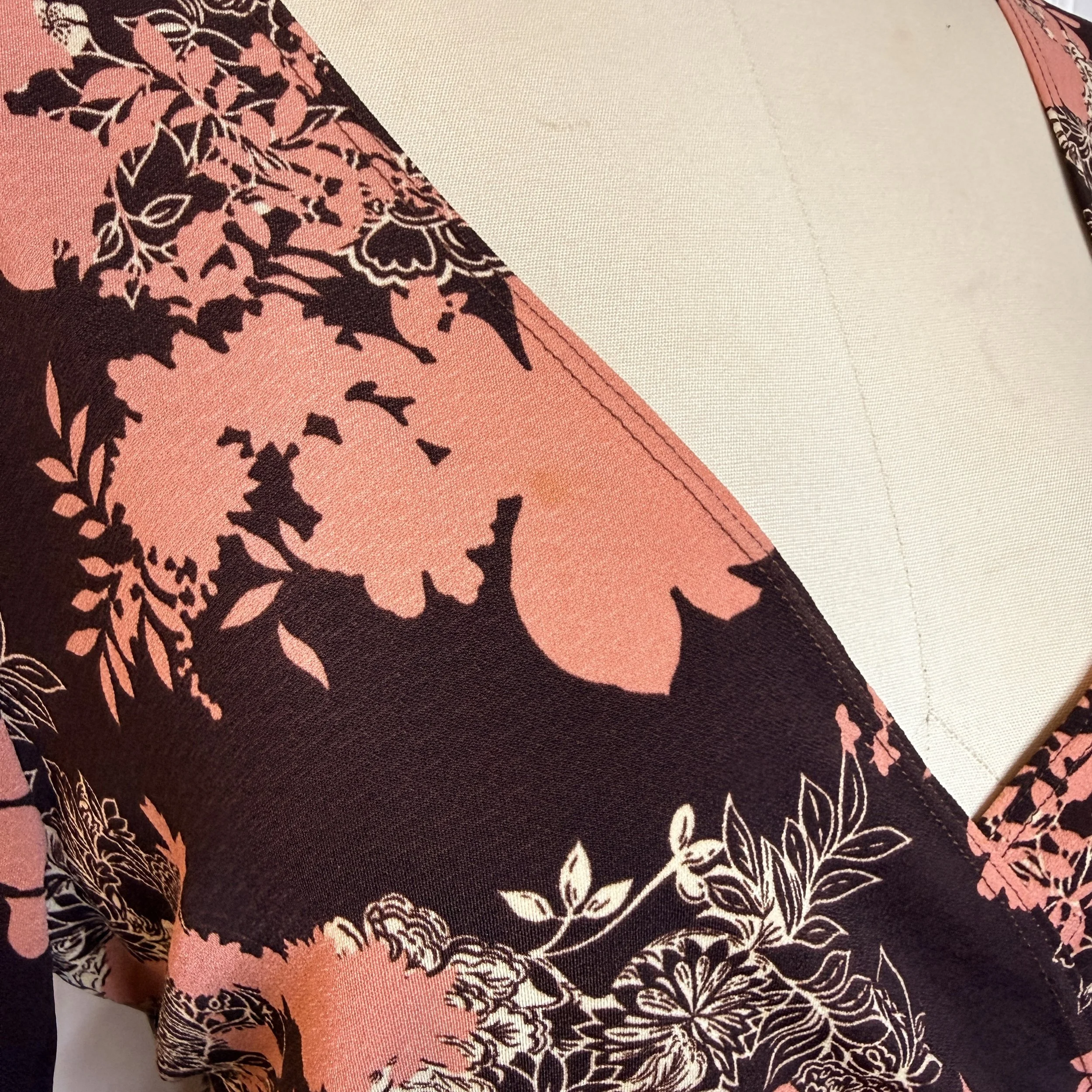janetteplusbrownpinkfloraltop3.jpg