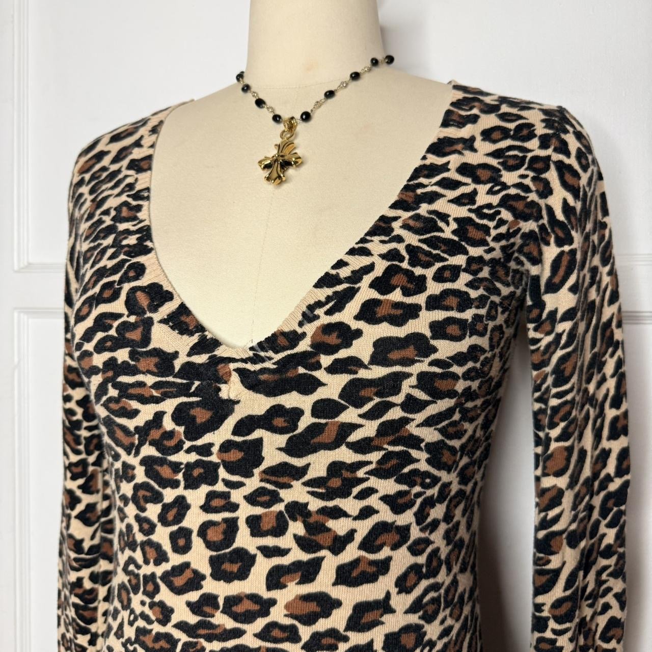 f21leopardvnecktop2.JPG