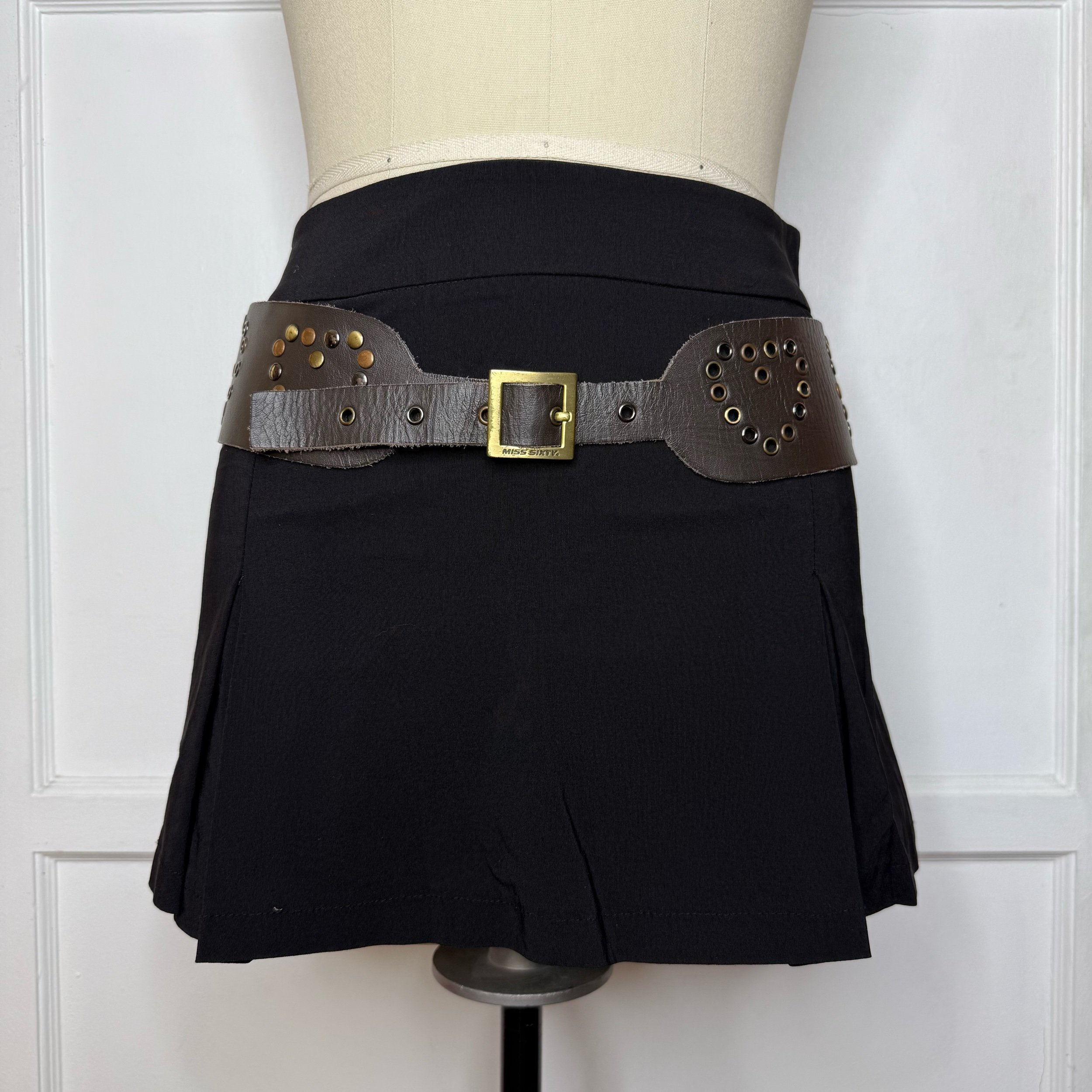 f21blackminiskirt1.JPEG