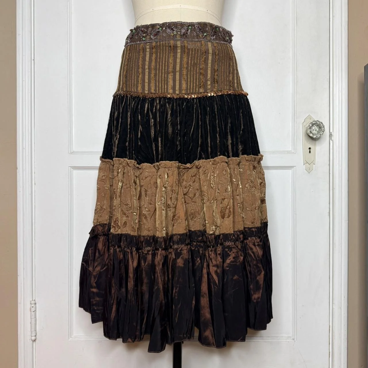 brownvelvettierskirt1.JPG