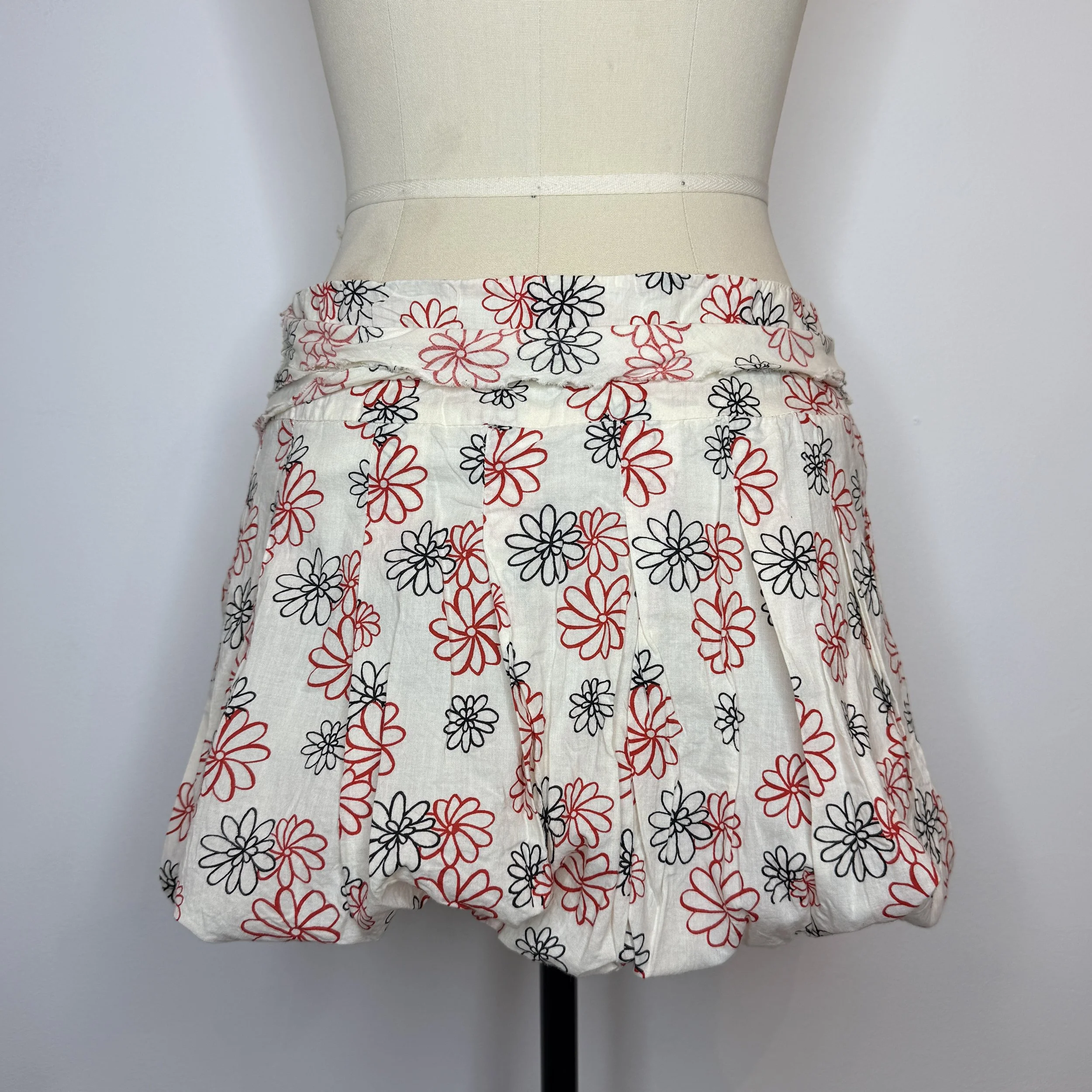 f21whitefloralminiskirt4.jpg