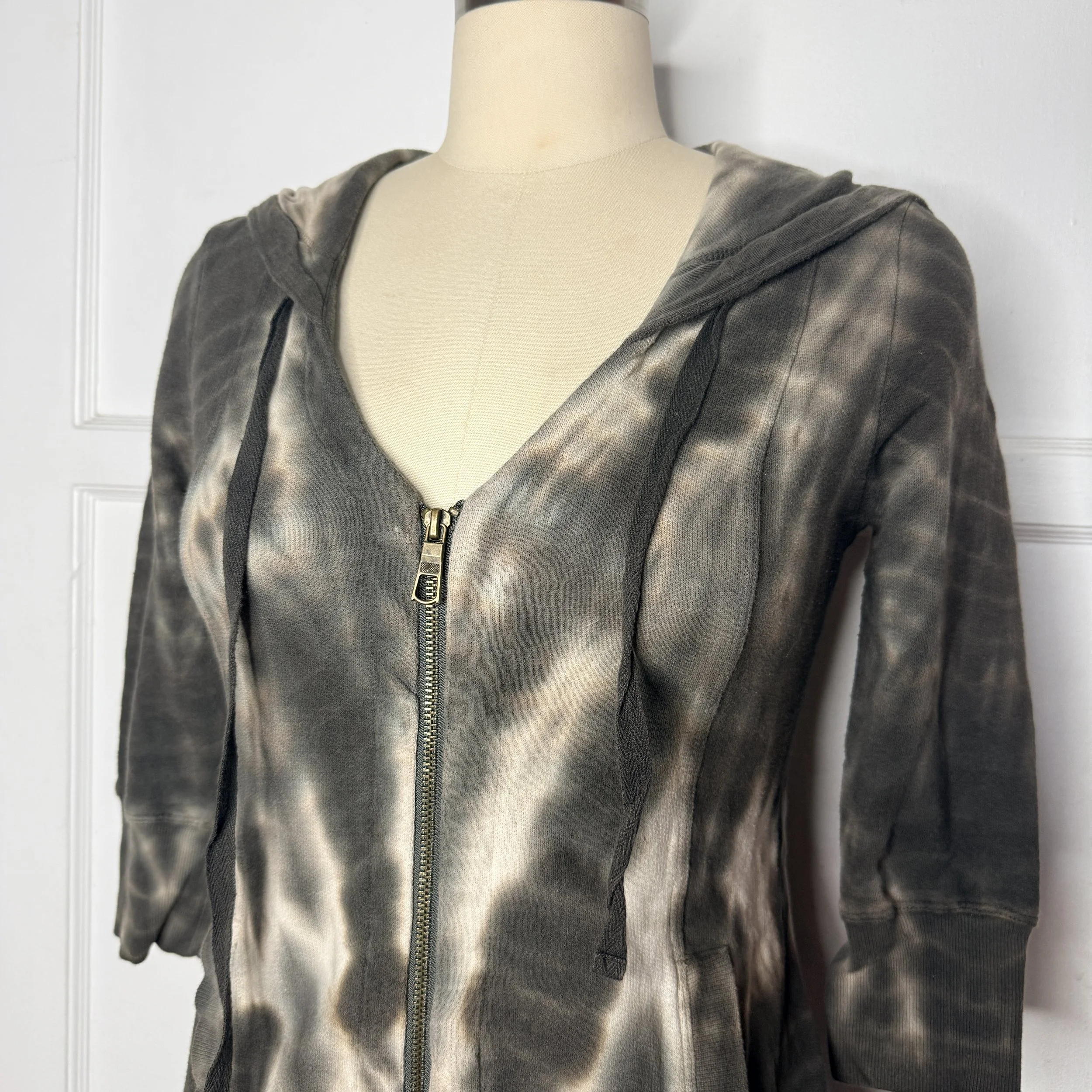 xcvitiedyehoodie2.jpg