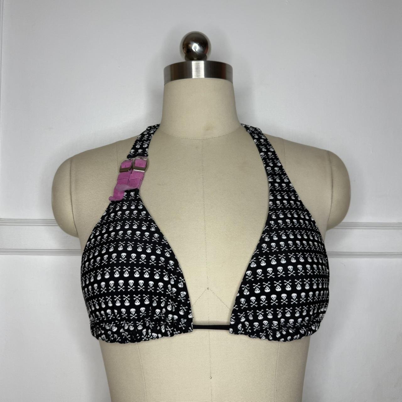 skullpinkbucklebikinitop1.JPG